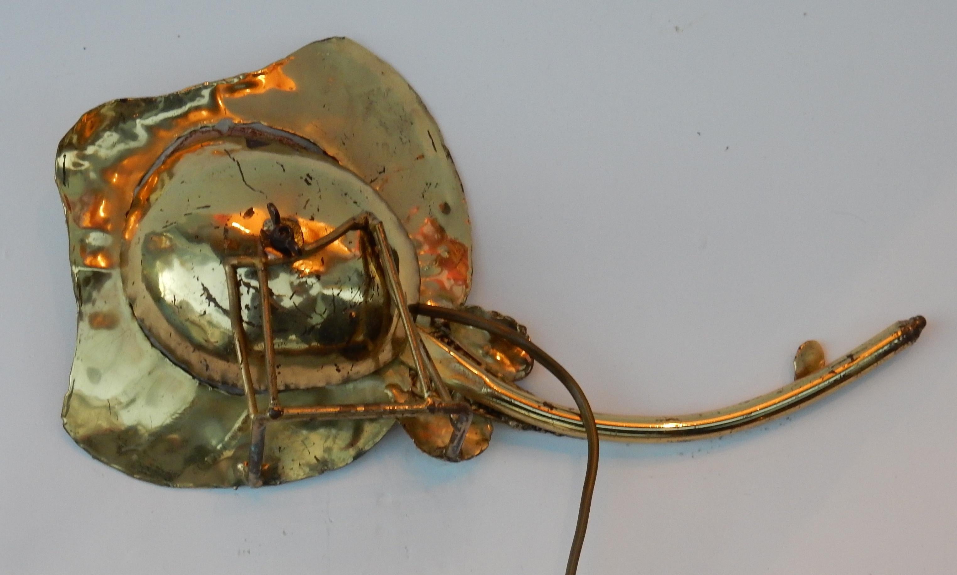 French 1970 Gilded Bronze Wall Lamp Ray Fish in the Style Duval Brasseur Enlightening For Sale