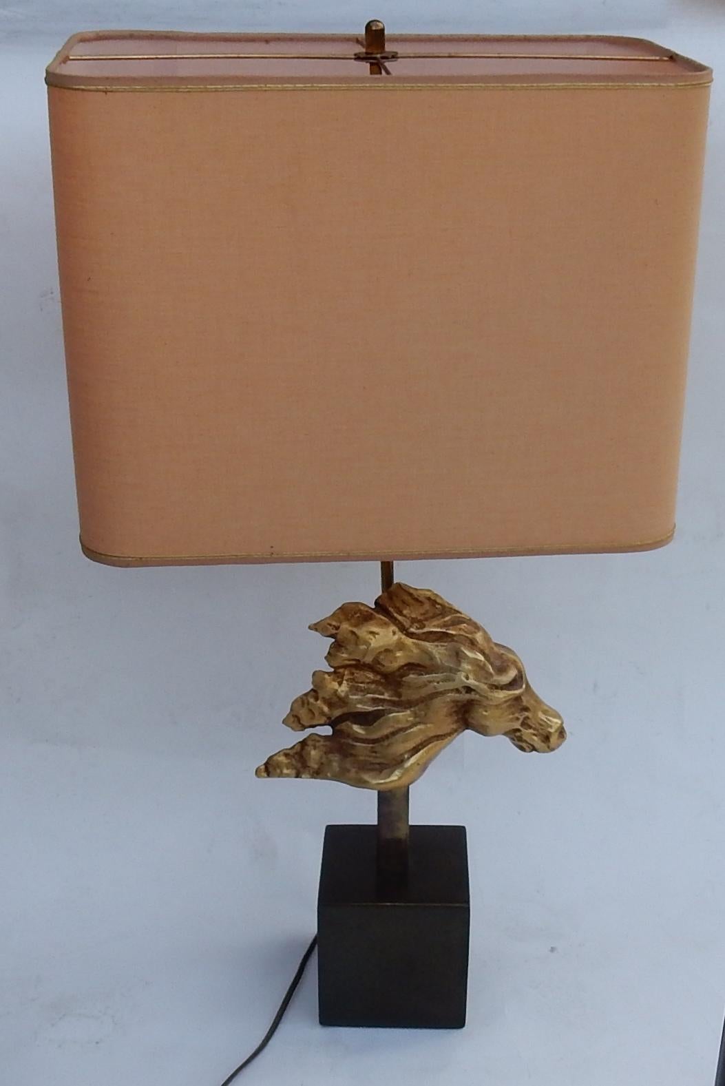 Lamp with horse head decoration in the wind, the base is in patinated brass, work in the style of Duval Brasseur unsigned, good condition
Measures: Height 73 cm
width 26 cm
Base 12 x 12 x H 12 cm
Height of the head 17 cm
2 bulbs.