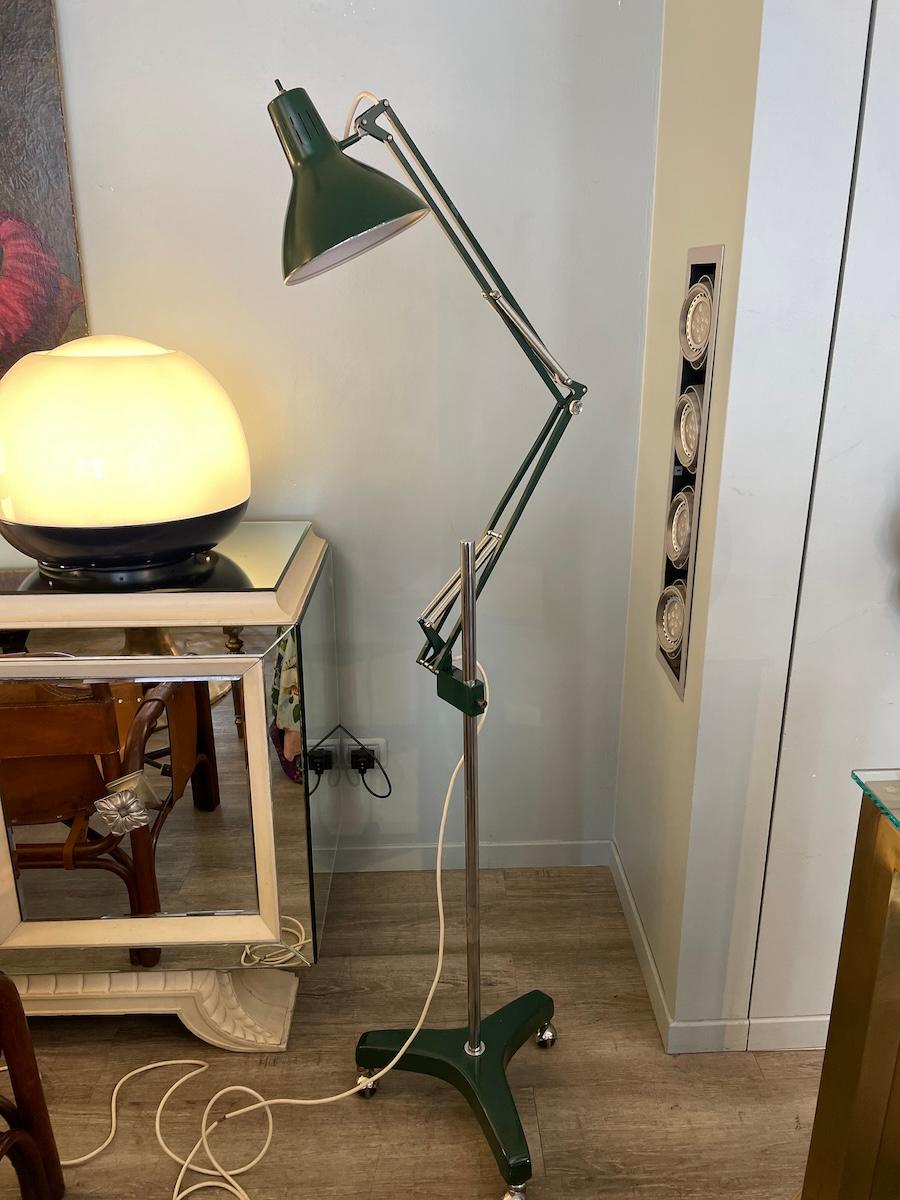 Émaillé Lampe Naska verte de 1970 en vente