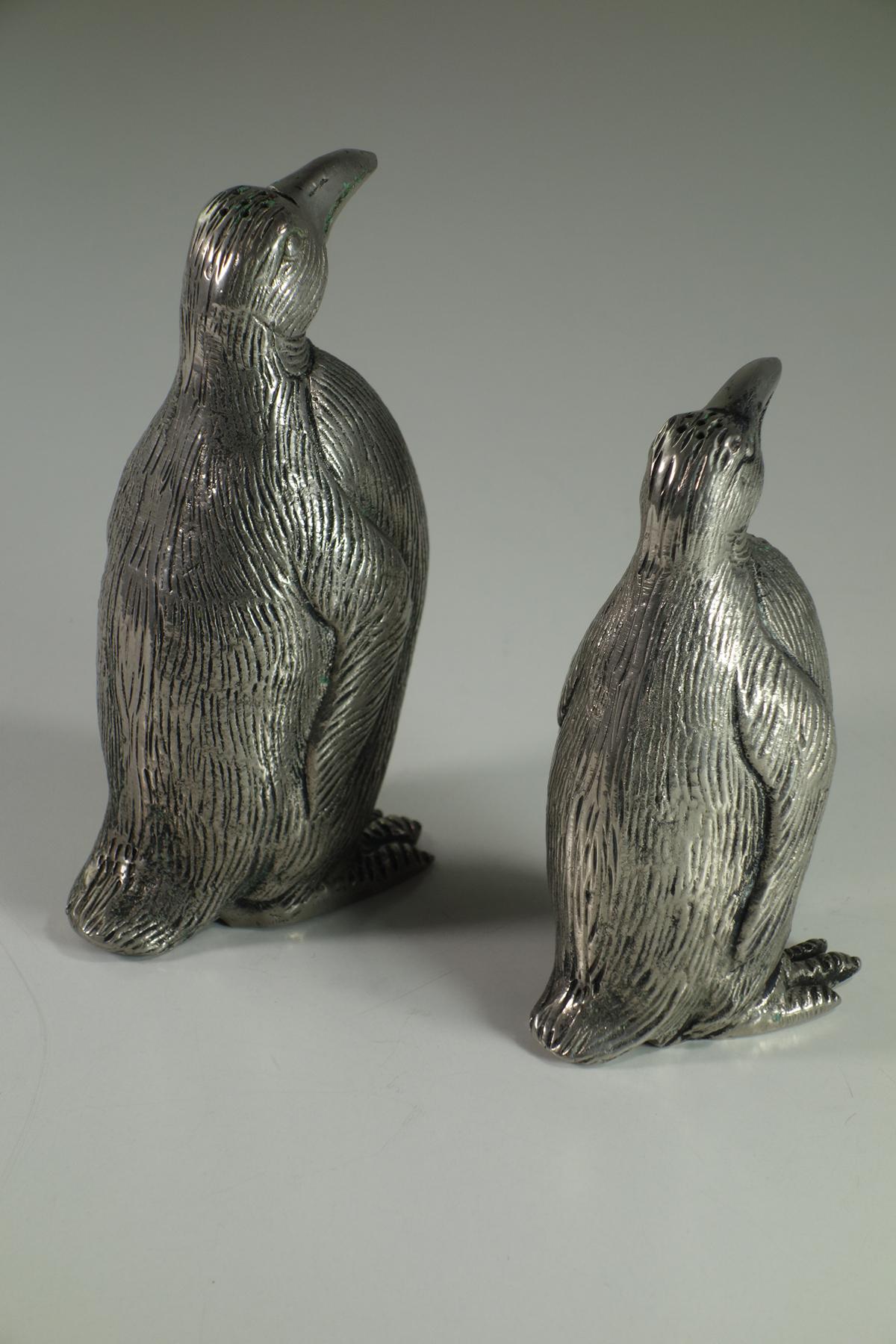 1970 Gucci Salero y Pimentero Pingüino Italiano Metal Plateado Regencia de Hollywood en venta