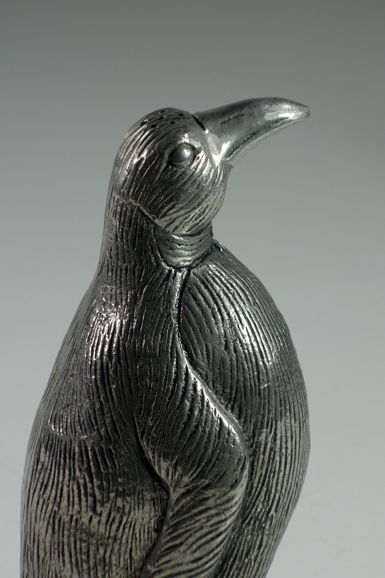 1970 Gucci Salero y Pimentero Pingüino Italiano Metal Plateado en venta 1