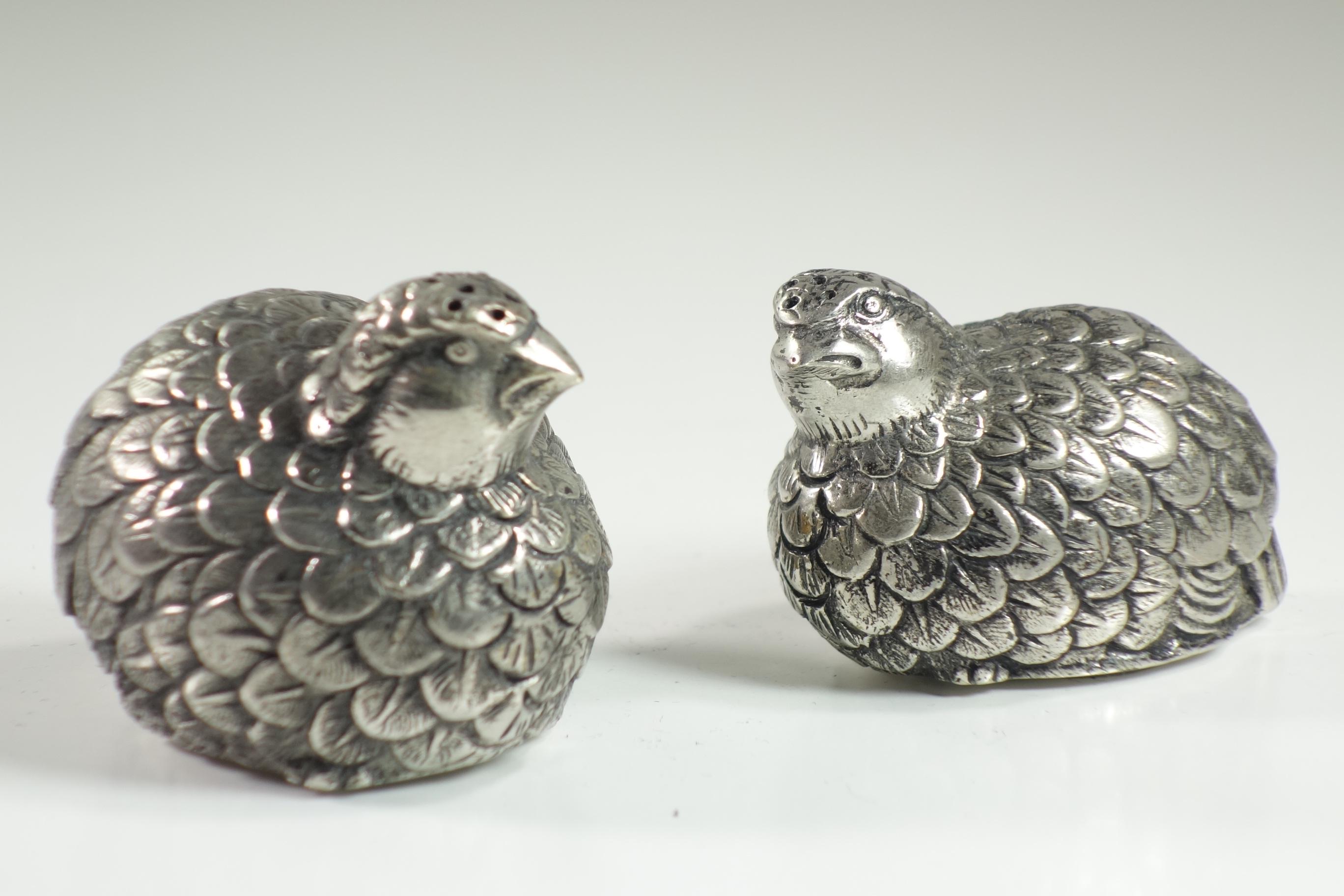 1970 Gucci salero y pimentero de codorniz italiana de metal plateado en venta 1