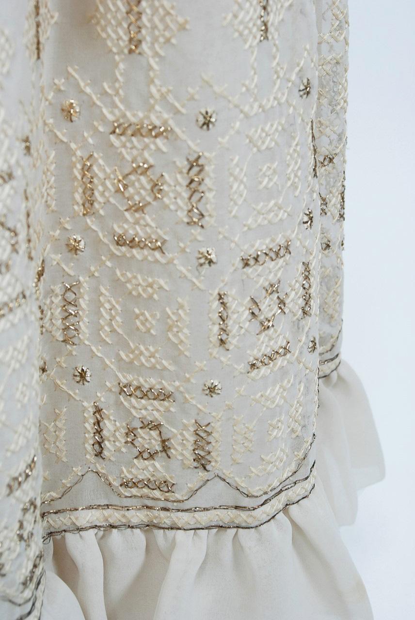 Vintage 1970 Guy Laroche Couture bestickt Seide Billow Sleeve Low Plunge Kleid im Angebot 2