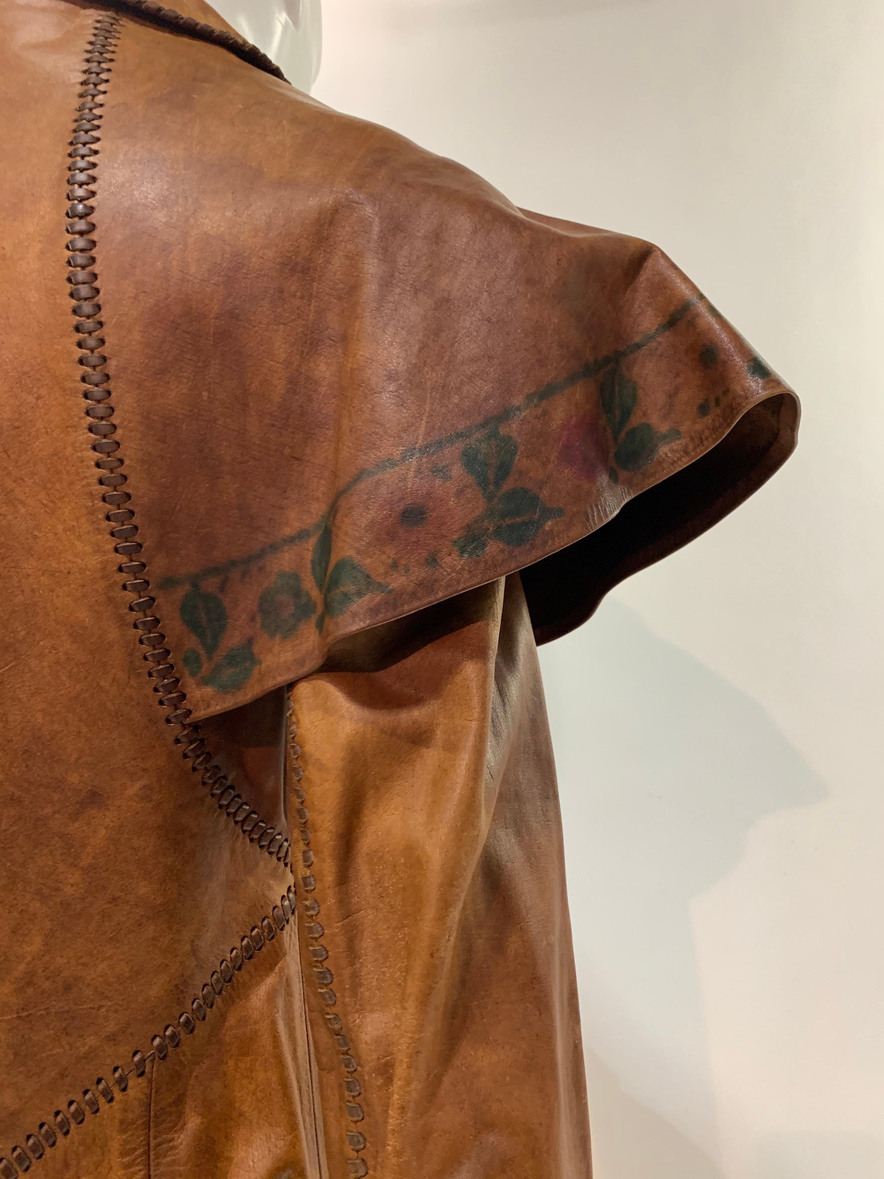 Imperméable en cuir vieilli inspiré du conte de fées, fabriqué à la main et peint à la main, 1970 en vente 6