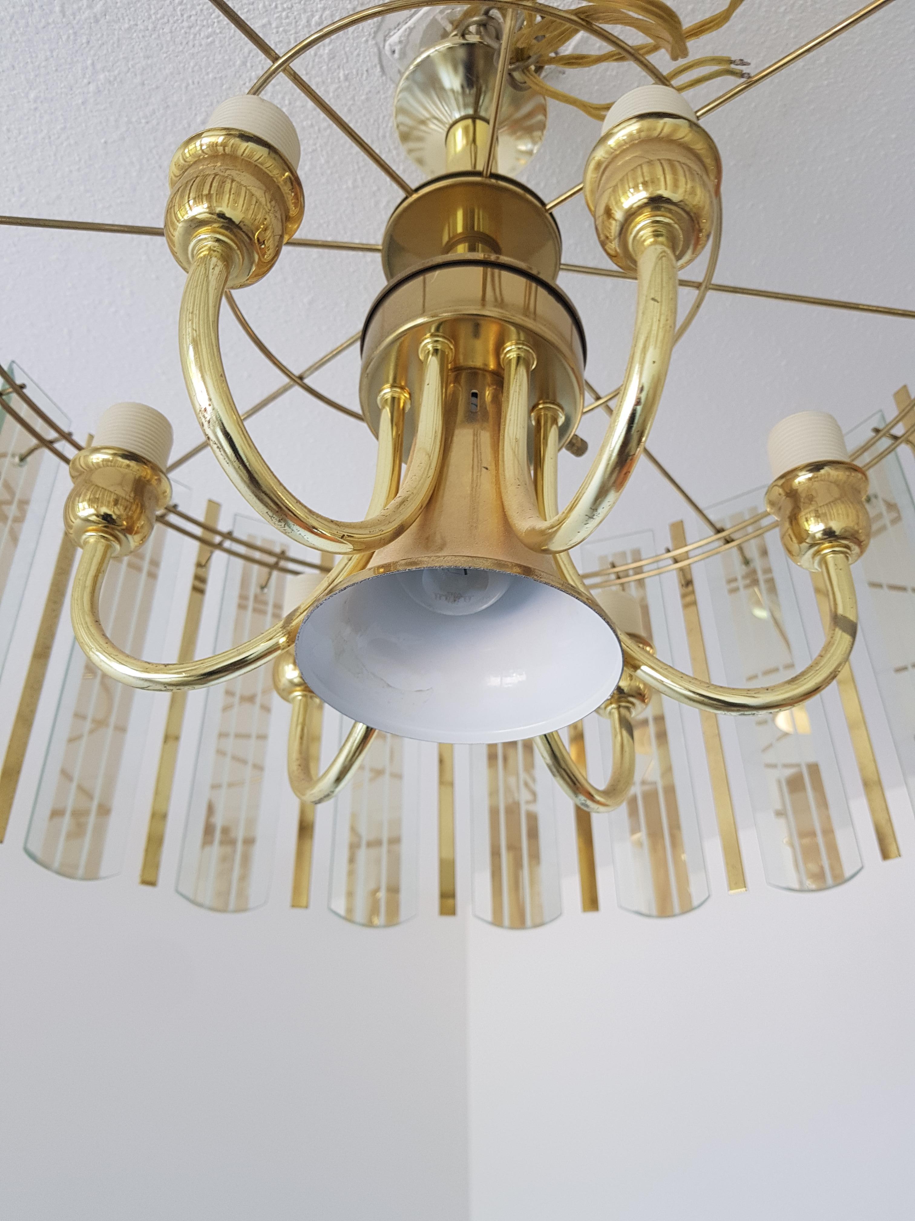 Italian 1970 Hollywood Regency Chandelier Brass and Glas For Sale