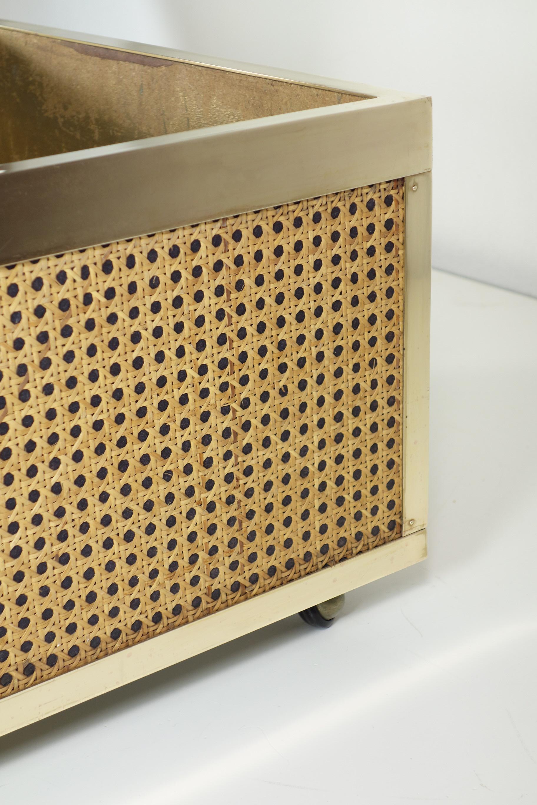 1970 Hollywood Regency Italian Design Modernist Cane Brass Flower Planter In Excellent Condition For Sale In Brescia, IT