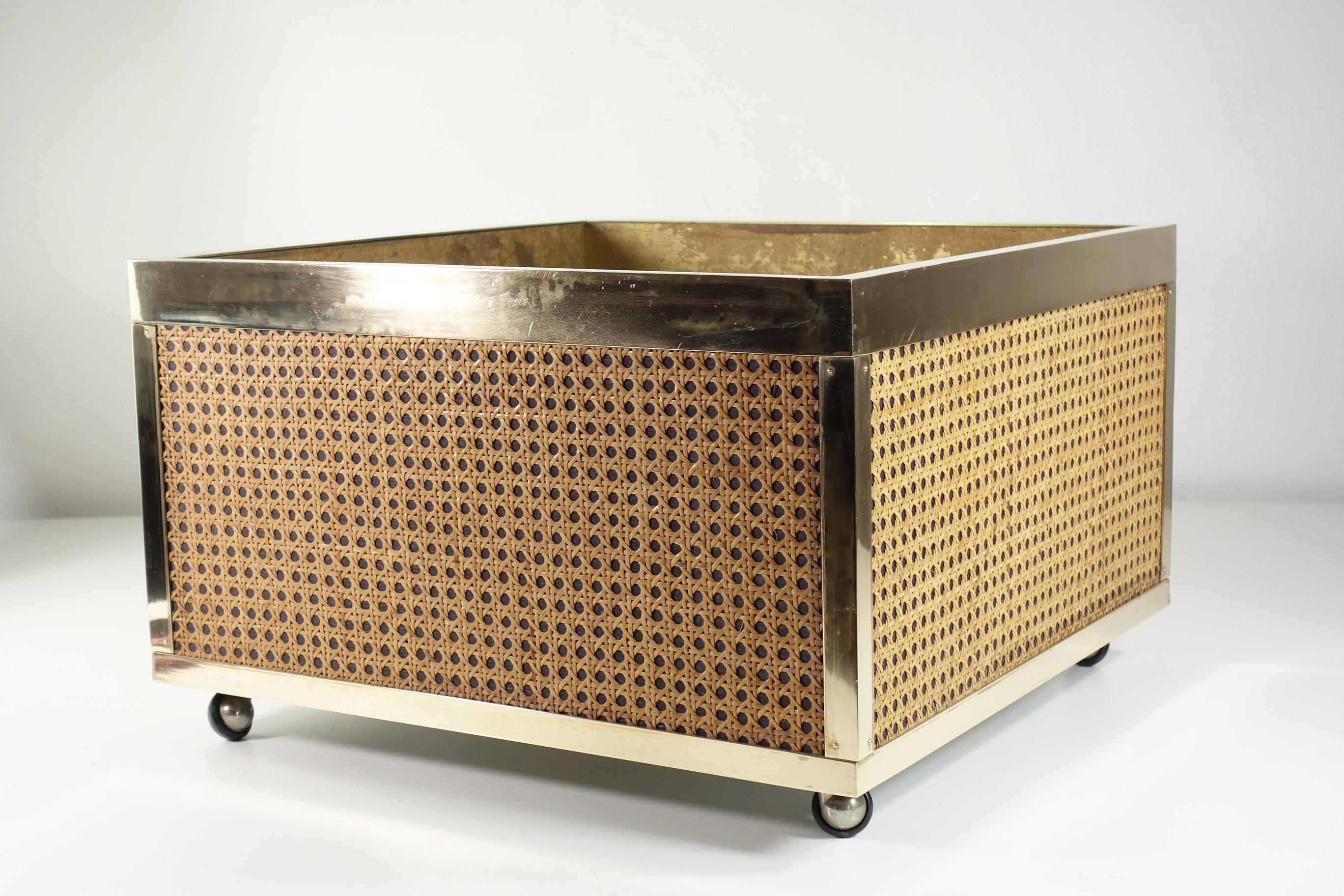1970 Hollywood Regency Italian Design Modernist Cane Brass Flower Planter For Sale 2