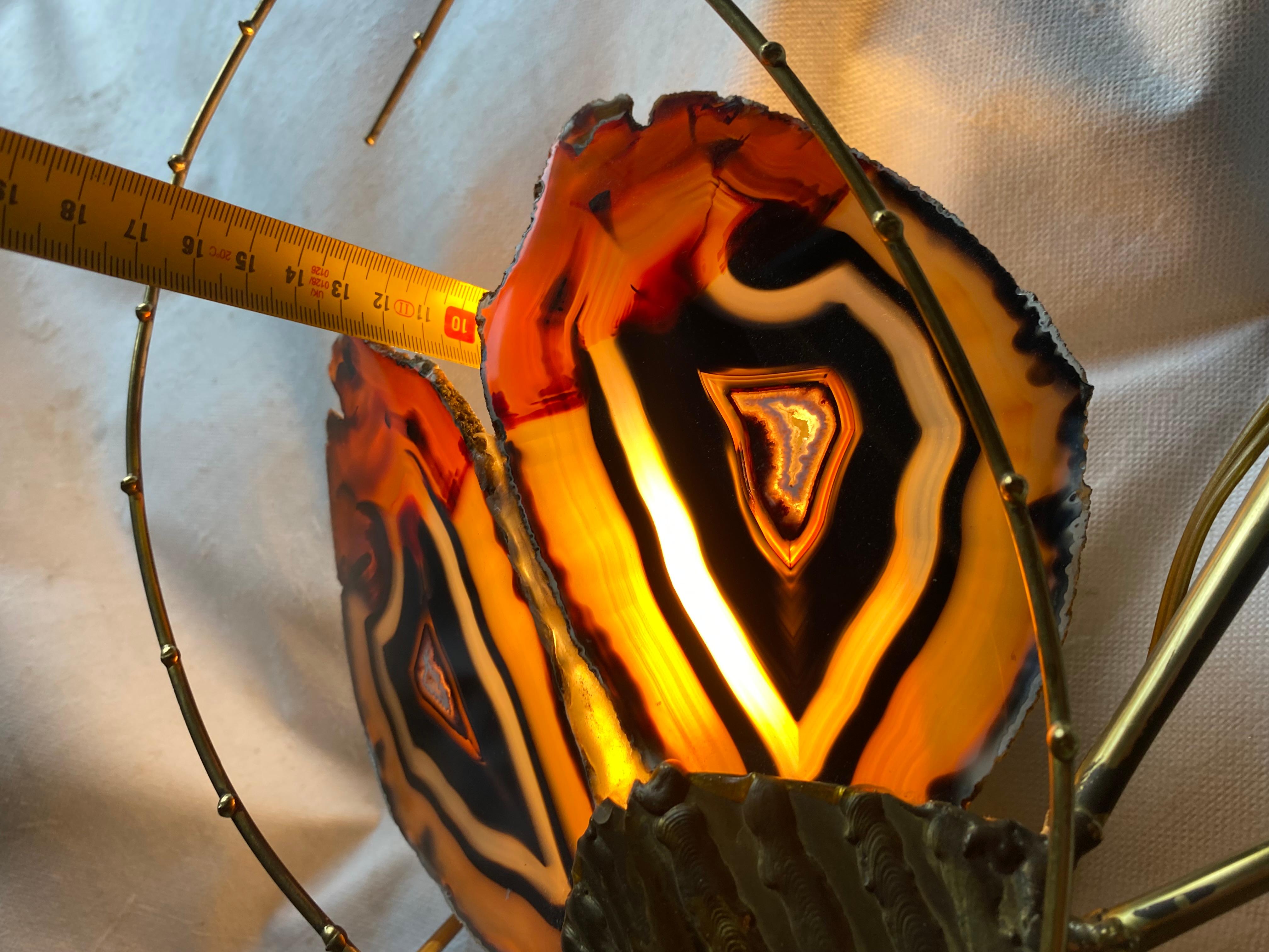1970′ Beleuchtete Wandleuchte Cicada aus vergoldeter Bronze/ Achaten Stil Duval Brasseur (Französisch) im Angebot
