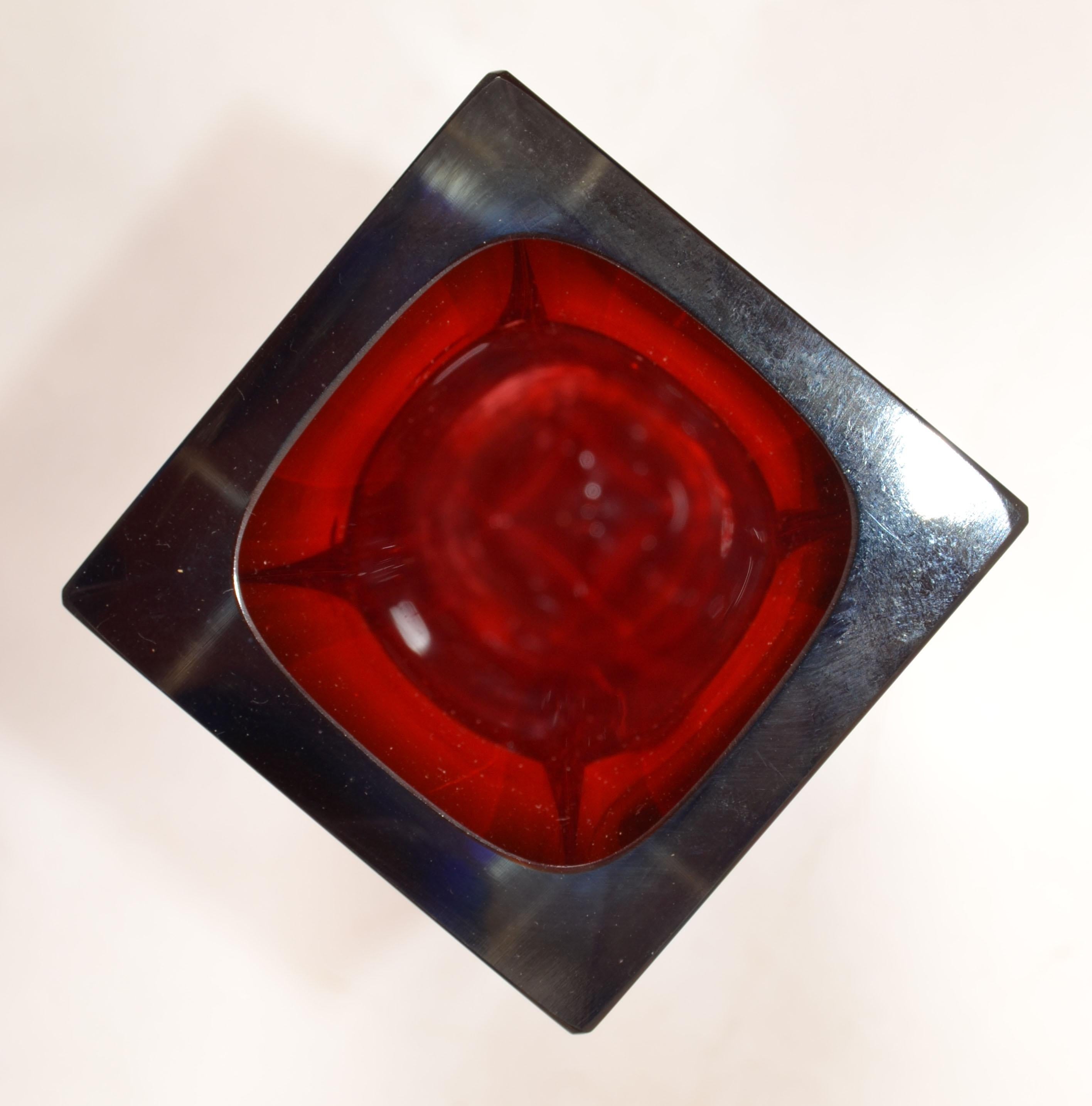 1970 Italian Alessandro Mandruzzato Murano Art Glass Vase Sommerso Red Baby Blue For Sale 5