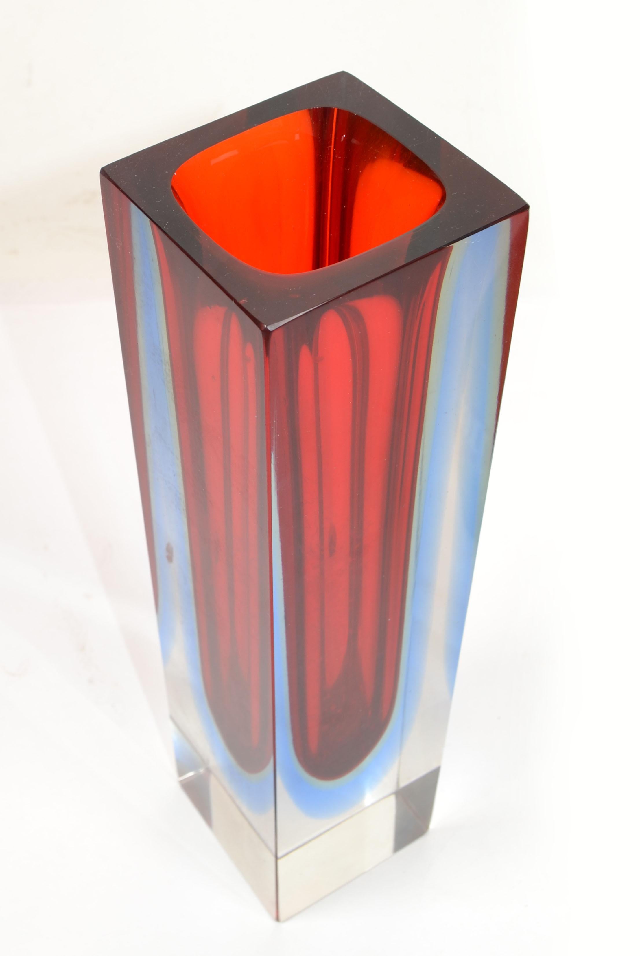 1970 Italian Alessandro Mandruzzato Murano Art Glass Vase Sommerso Red Baby Blue For Sale 1