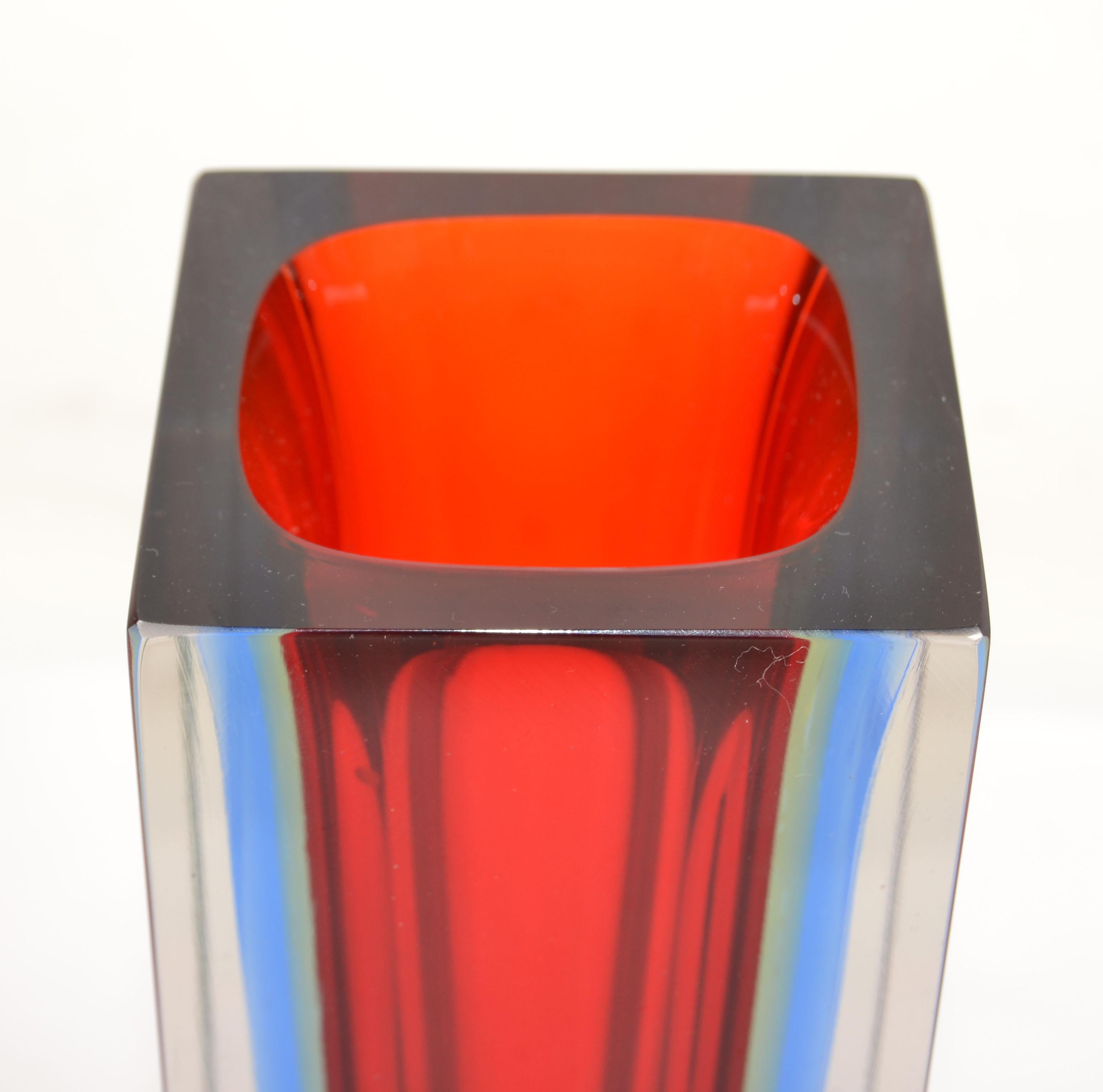 1970 Italian Alessandro Mandruzzato Murano Art Glass Vase Sommerso Red Baby Blue For Sale 2