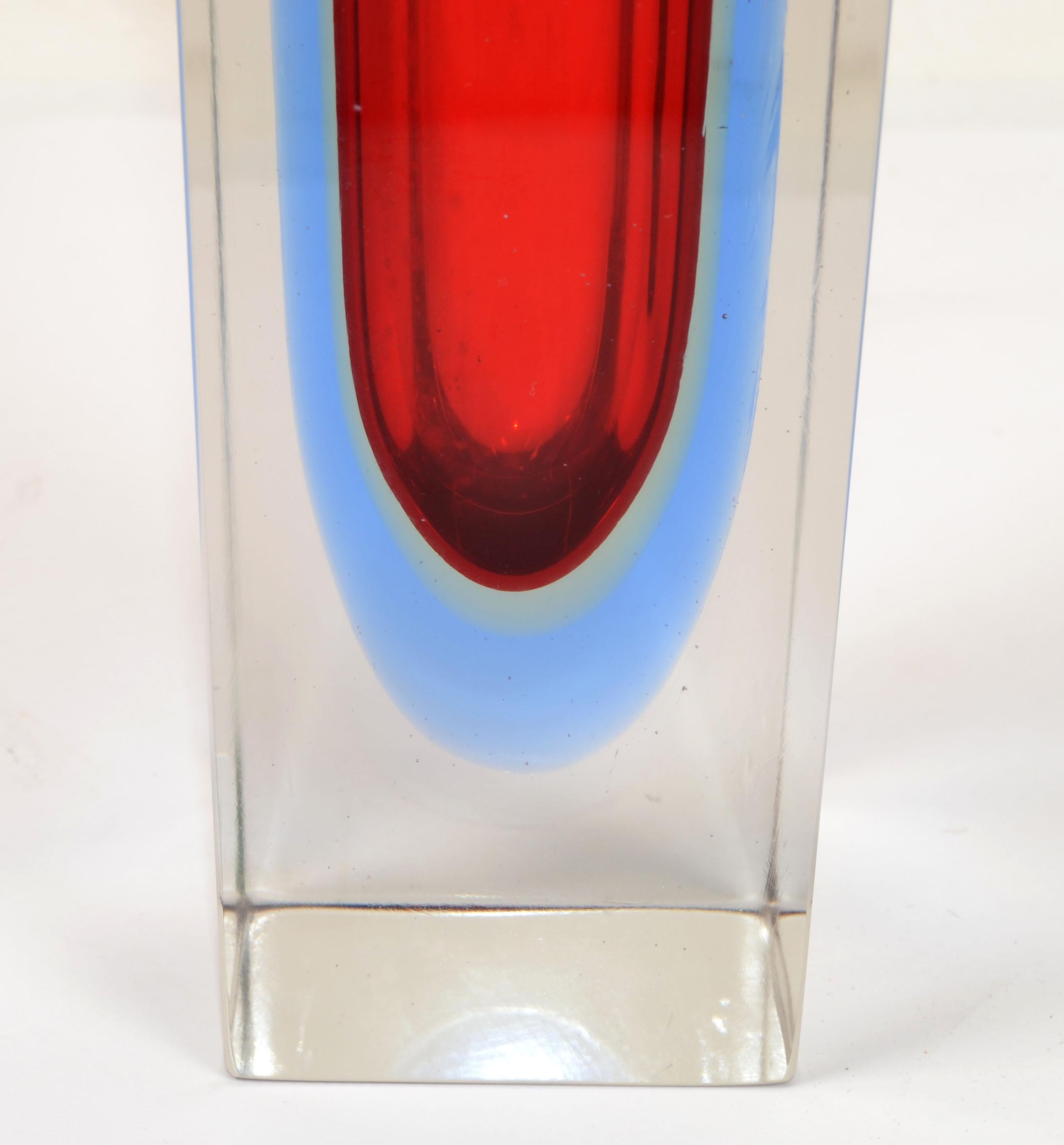 1970 Italian Alessandro Mandruzzato Murano Art Glass Vase Sommerso Red Baby Blue For Sale 3