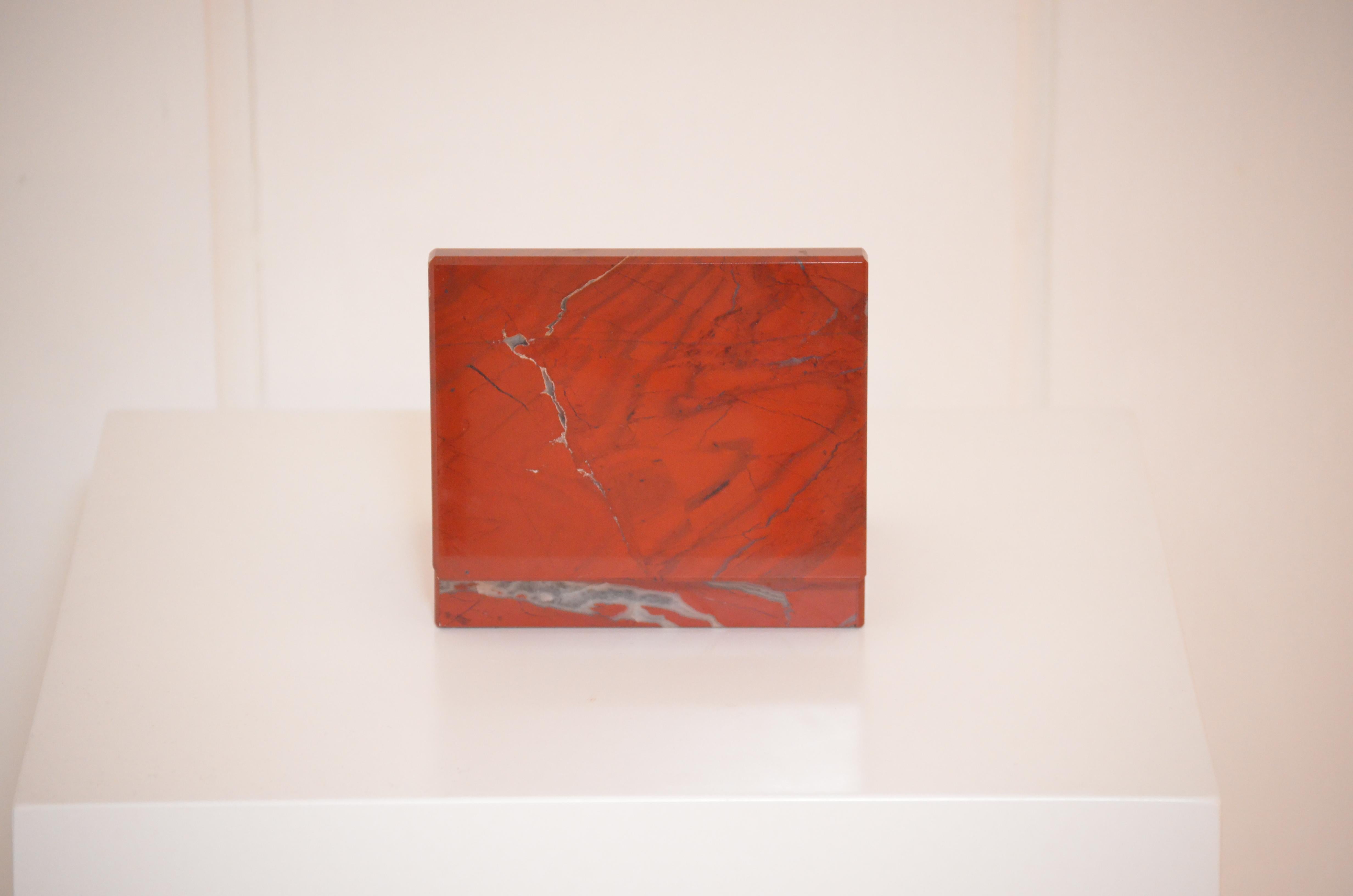 1970 Italian Decorative box in semi-precious stones - Red Jasper In Good Condition In Saint-Ouen, FR
