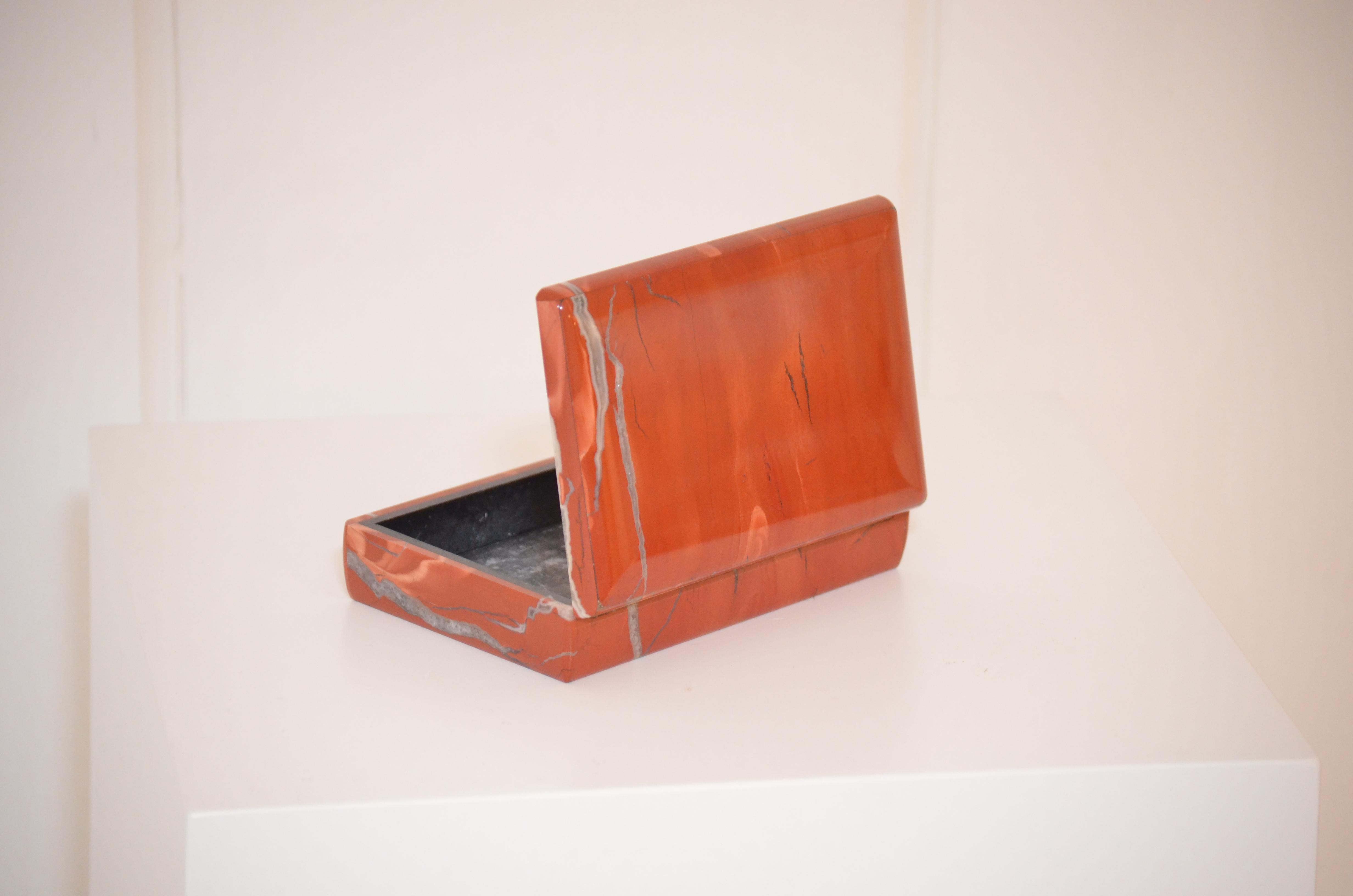 Mid-Century Modern 1970 Italian Decorative box in semi-precious stones - Red Jasper with quartz