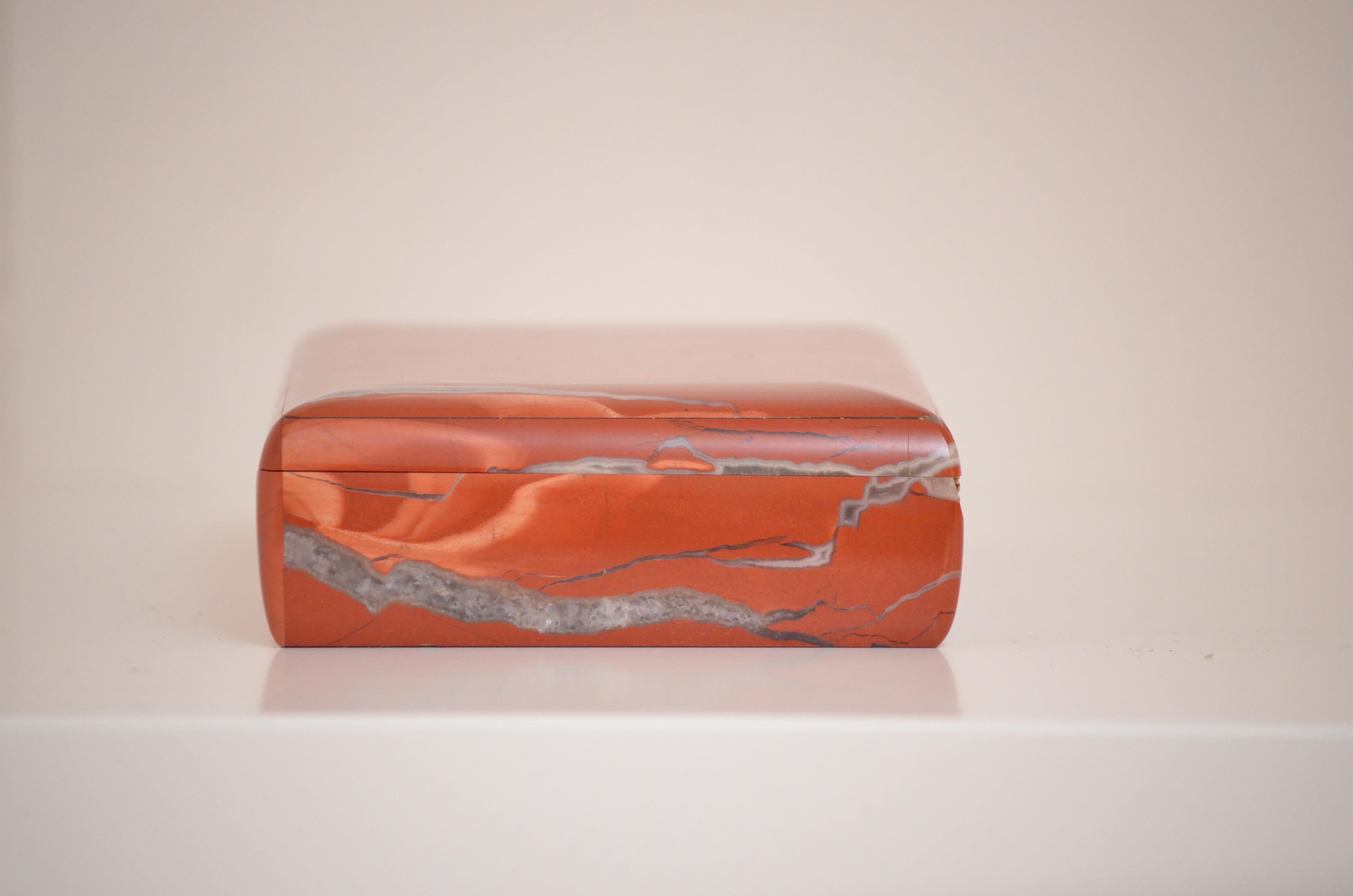 20th Century 1970 Italian Decorative box in semi-precious stones - Red Jasper with quartz