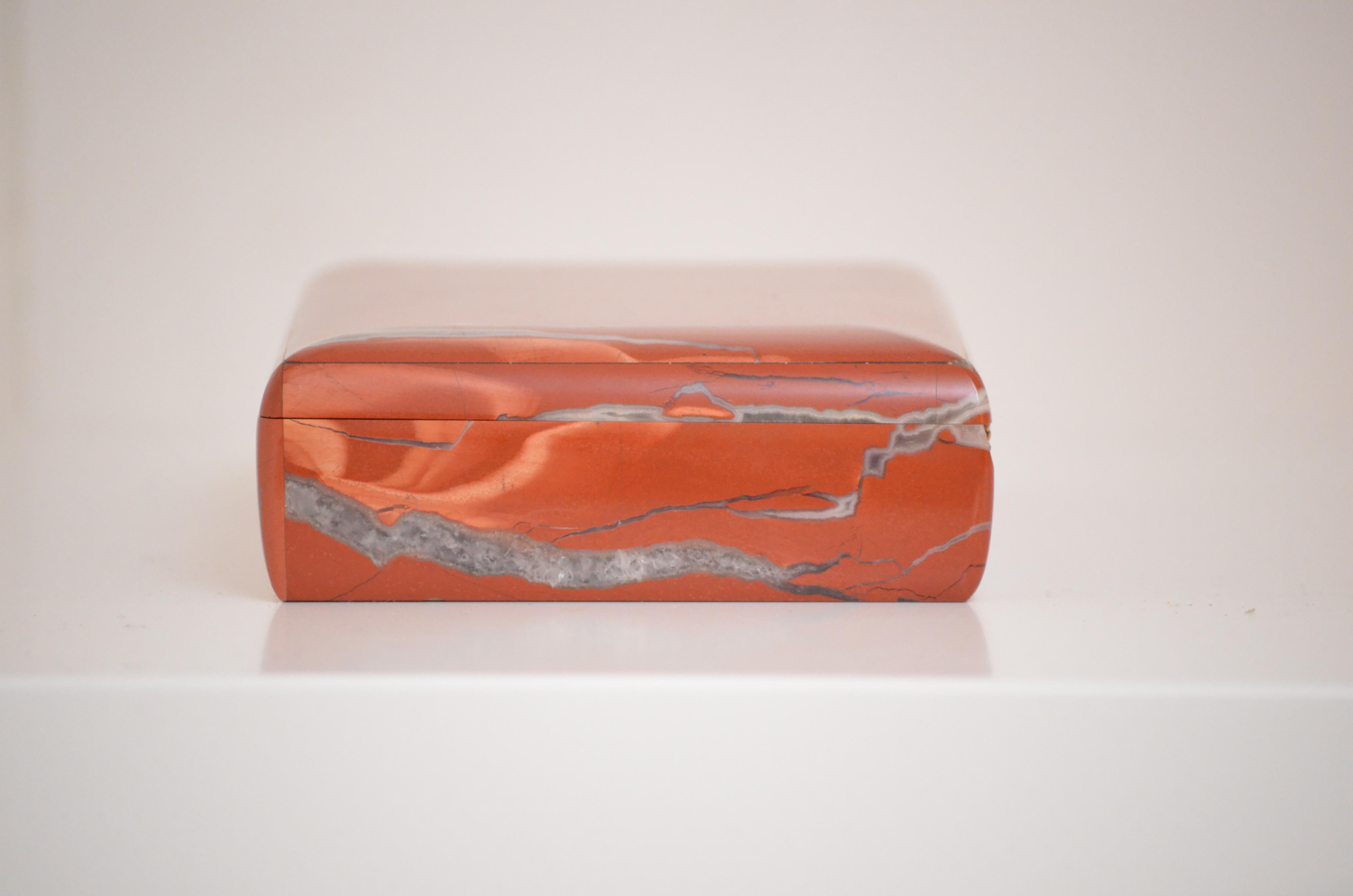 Stone 1970 Italian Decorative box in semi-precious stones - Red Jasper with quartz
