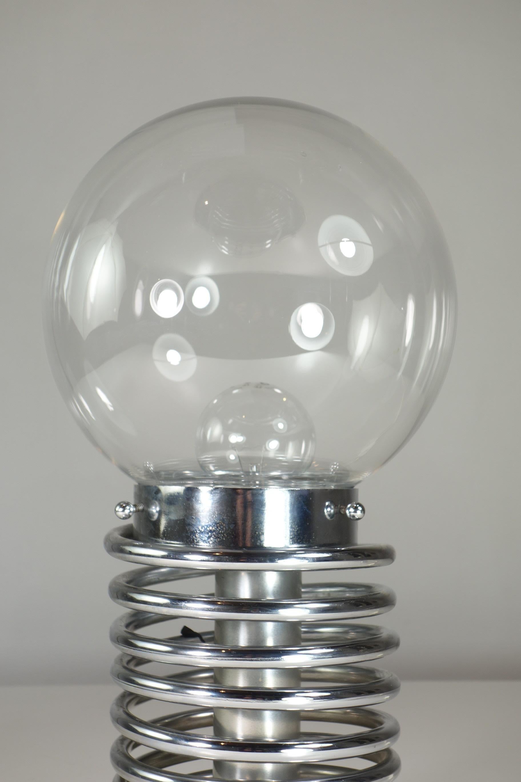 Ère spatiale Lampe de bureau italienne de 1970 en verre chromé de l'ère spatiale en vente