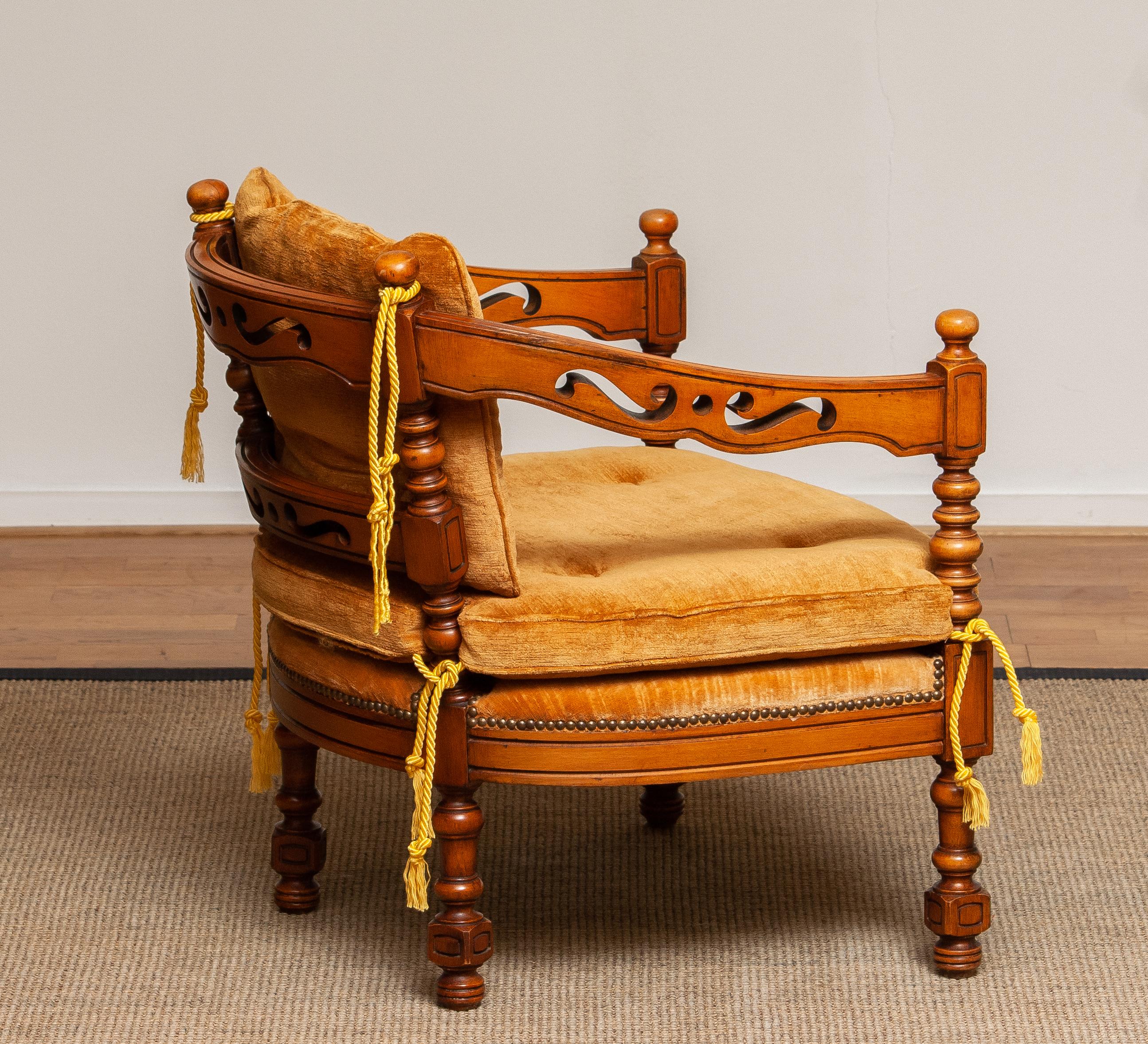 Late 20th Century 1970 Italian Giorgetti Arm / Lounge Chair in Amber of the Gallery Collection 1
