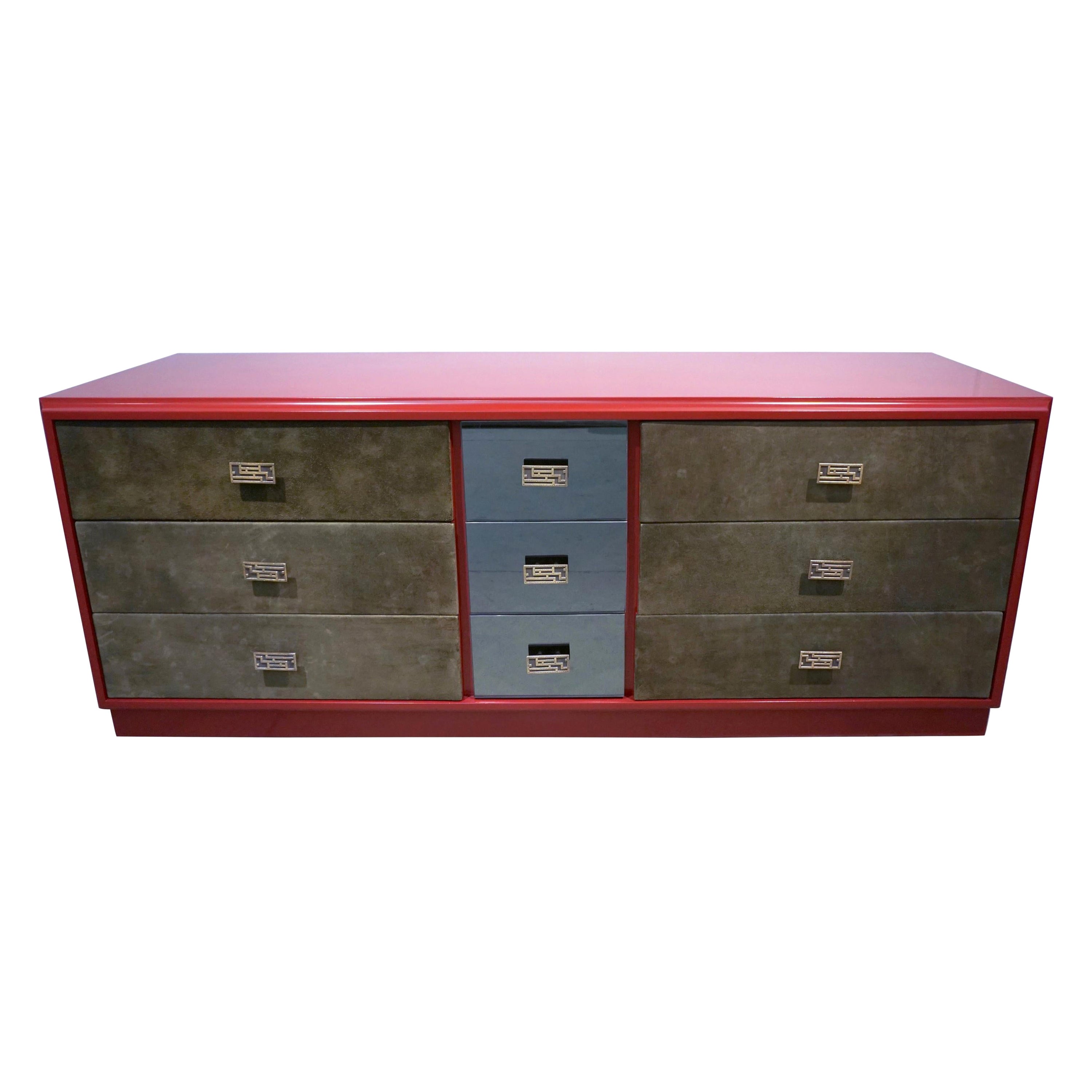 Commode italienne des années 1970 en cuir vert laqué bourgogne avec miroir et touches de bronze en vente