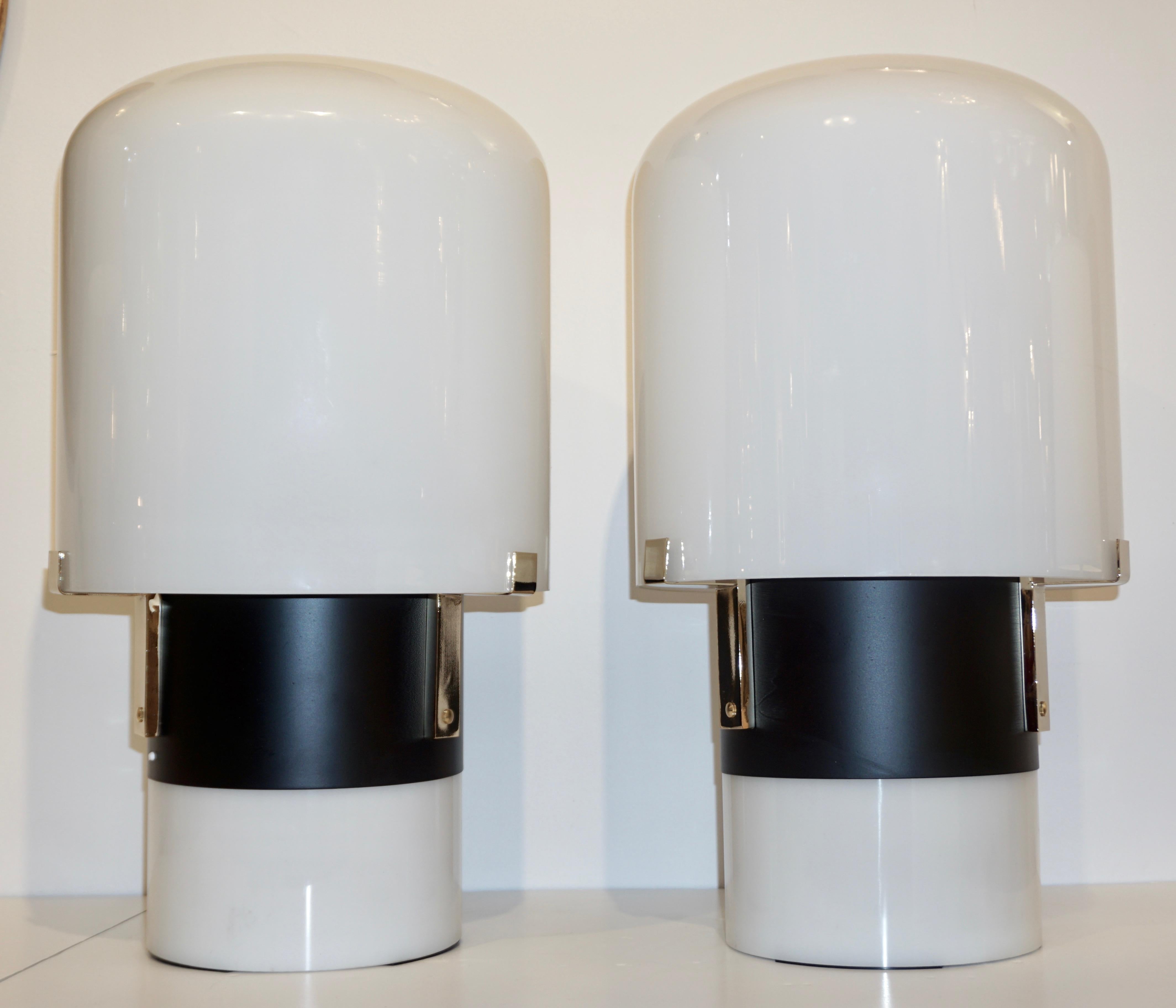 1970 Italian Minimalist Pair of Black White Glass Double-Lit Lucite Modern Lamps 3