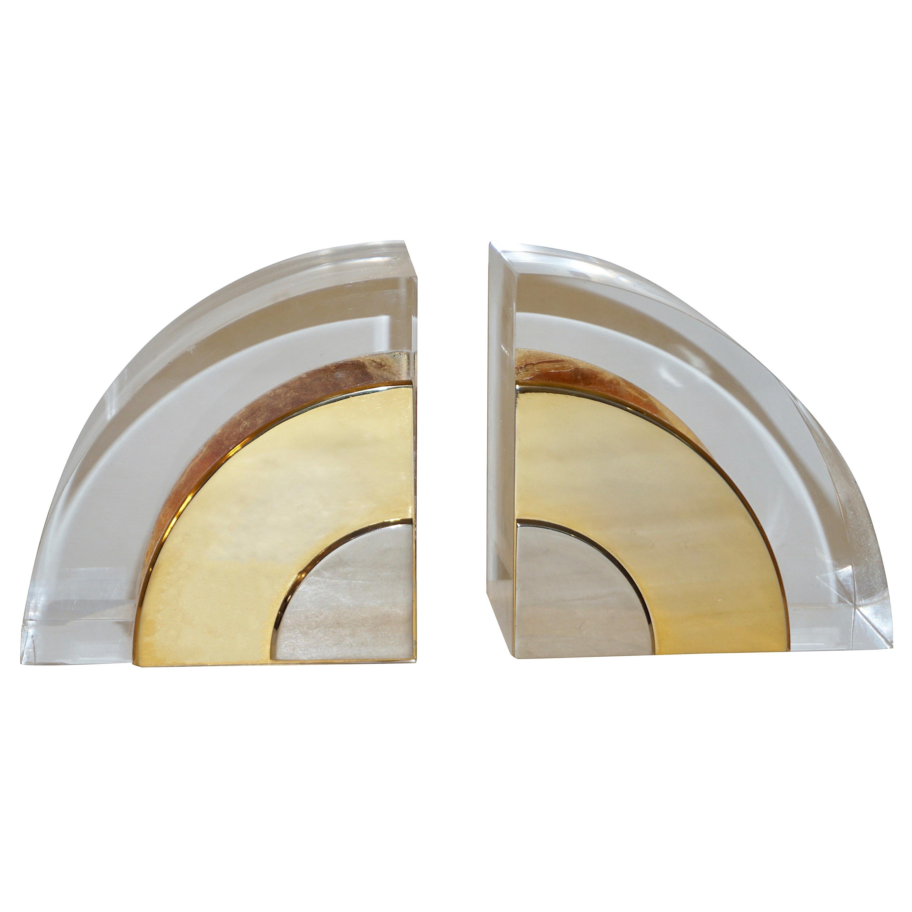 A pair of vintage bookends with Minimalist modern design. The organic body in Lucite presents very clean yet sensual curves with a quarter cylinder shape, adorned by two simple chrome color and brass arched decorations finely pegged in the