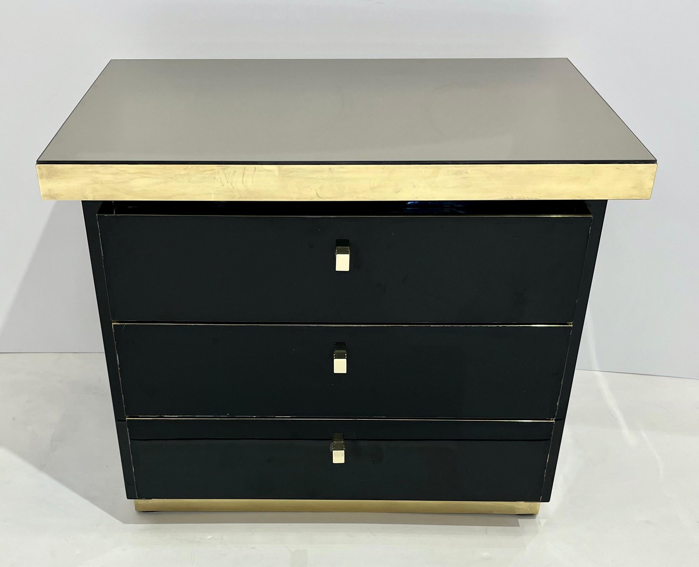 1970 Italian Vintage Brass Black Lacquer 3-Drawer Pair of Nightstands/Sidetables 3