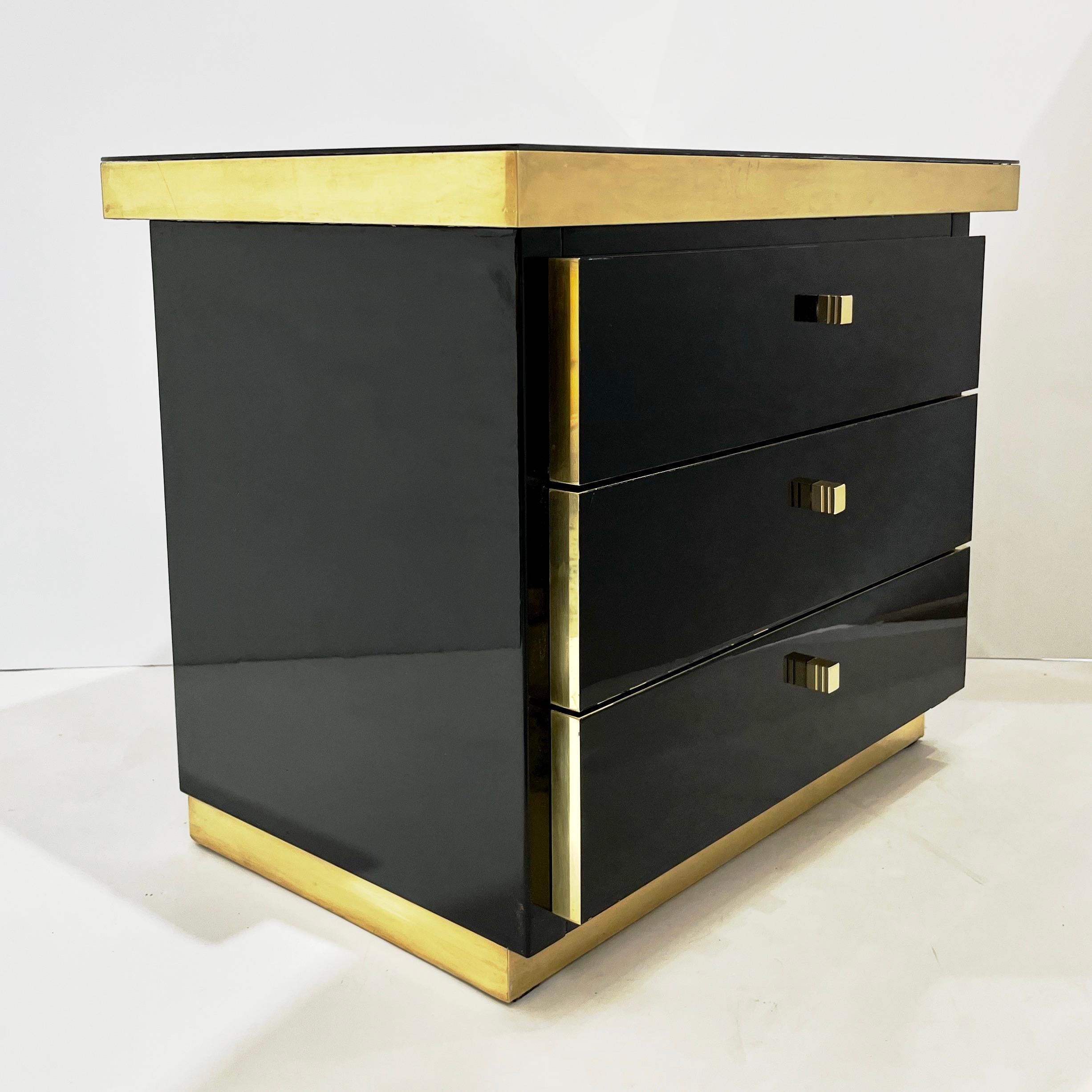 1970 Italian Vintage Brass Black Lacquer 3-Drawer Pair of Nightstands/Sidetables 4