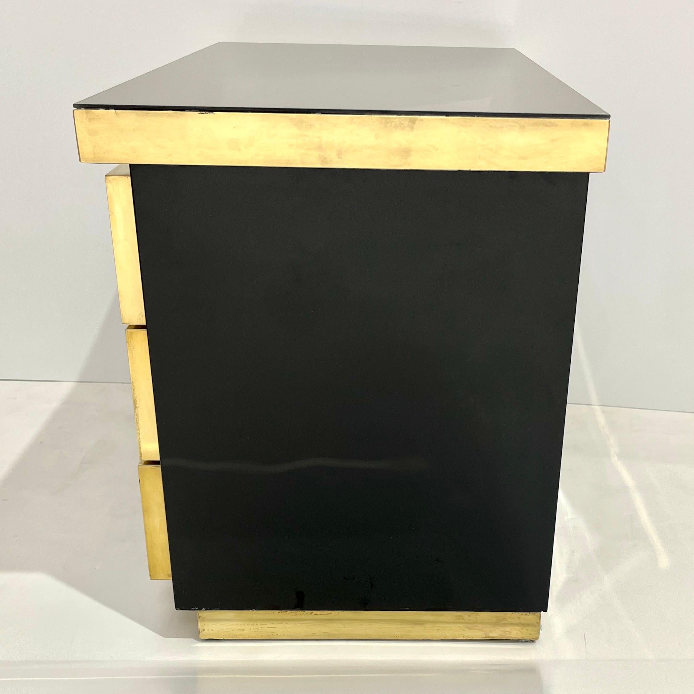 Mid-Century Modern 1970 Italian Vintage Brass Black Lacquer 3-Drawer Pair of Nightstands/Sidetables