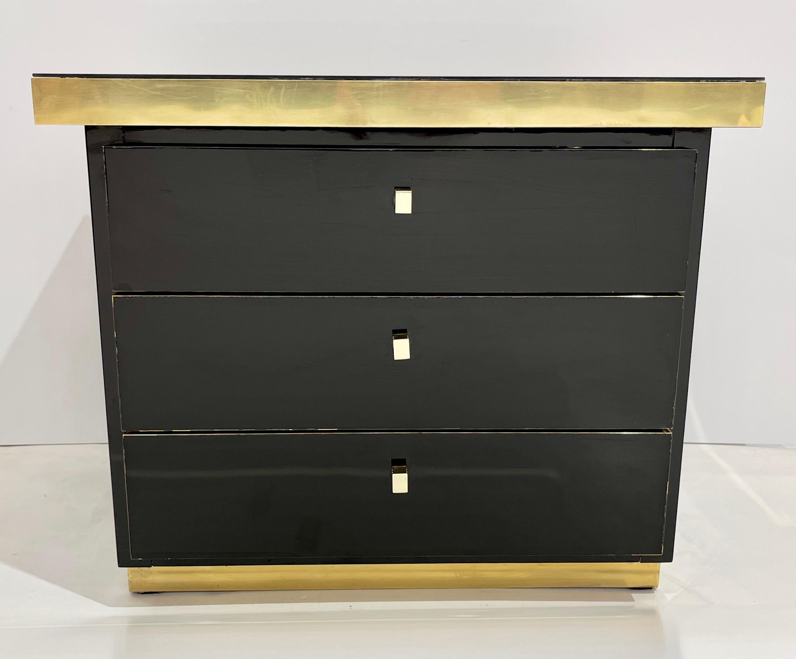 Hand-Crafted 1970 Italian Vintage Brass Black Lacquer 3-Drawer Pair of Nightstands/Sidetables