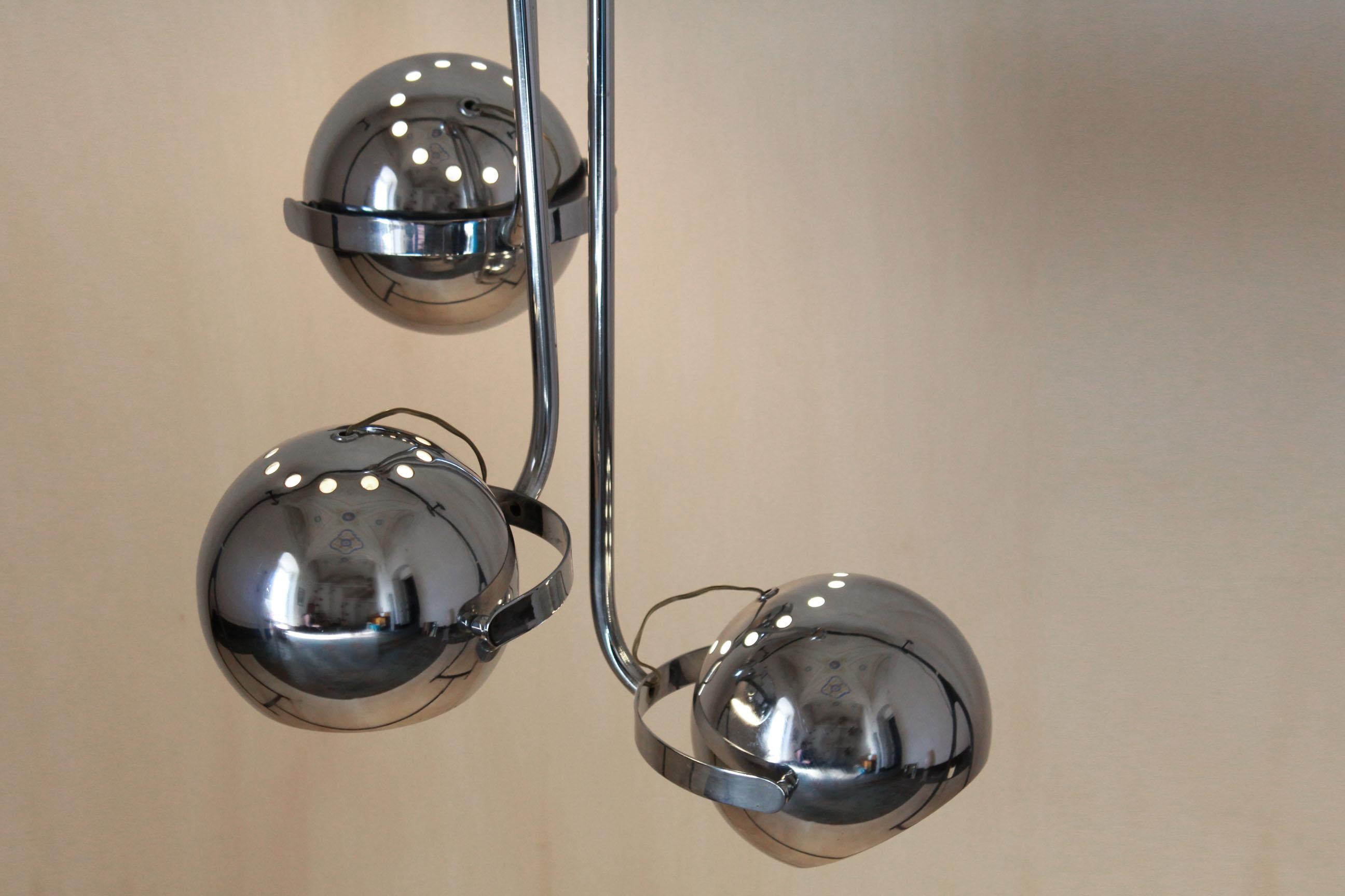 Italian Space Age Chandelier with Three Flexible Light Spots, Reggiani Italy , 1970s. For Sale