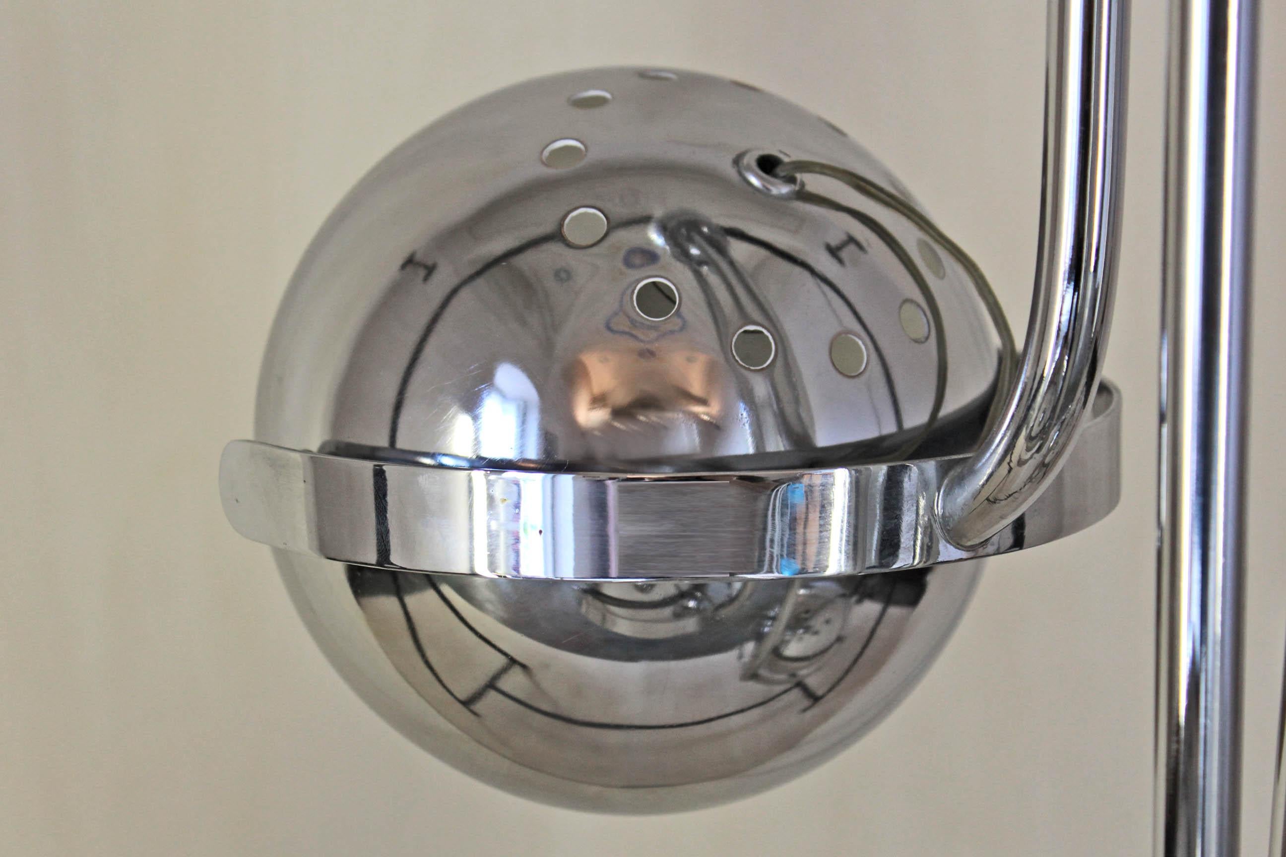 Chrome Space Age Chandelier with Three Flexible Light Spots, Reggiani Italy , 1970s. For Sale