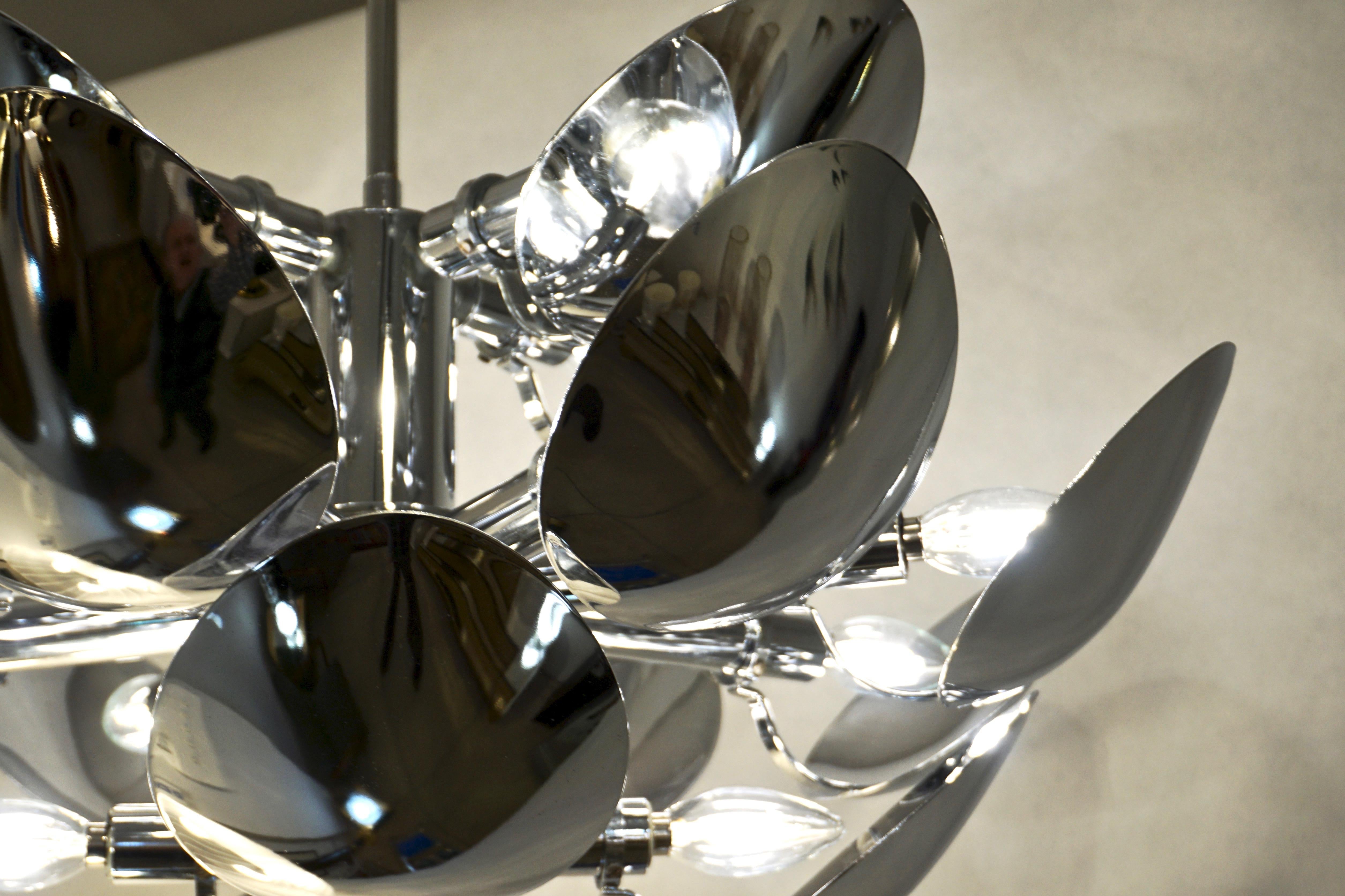 1970 Italian Vintage Oval Leaf Nickel Chandelier Attributed to Goffredo Reggiani For Sale 1
