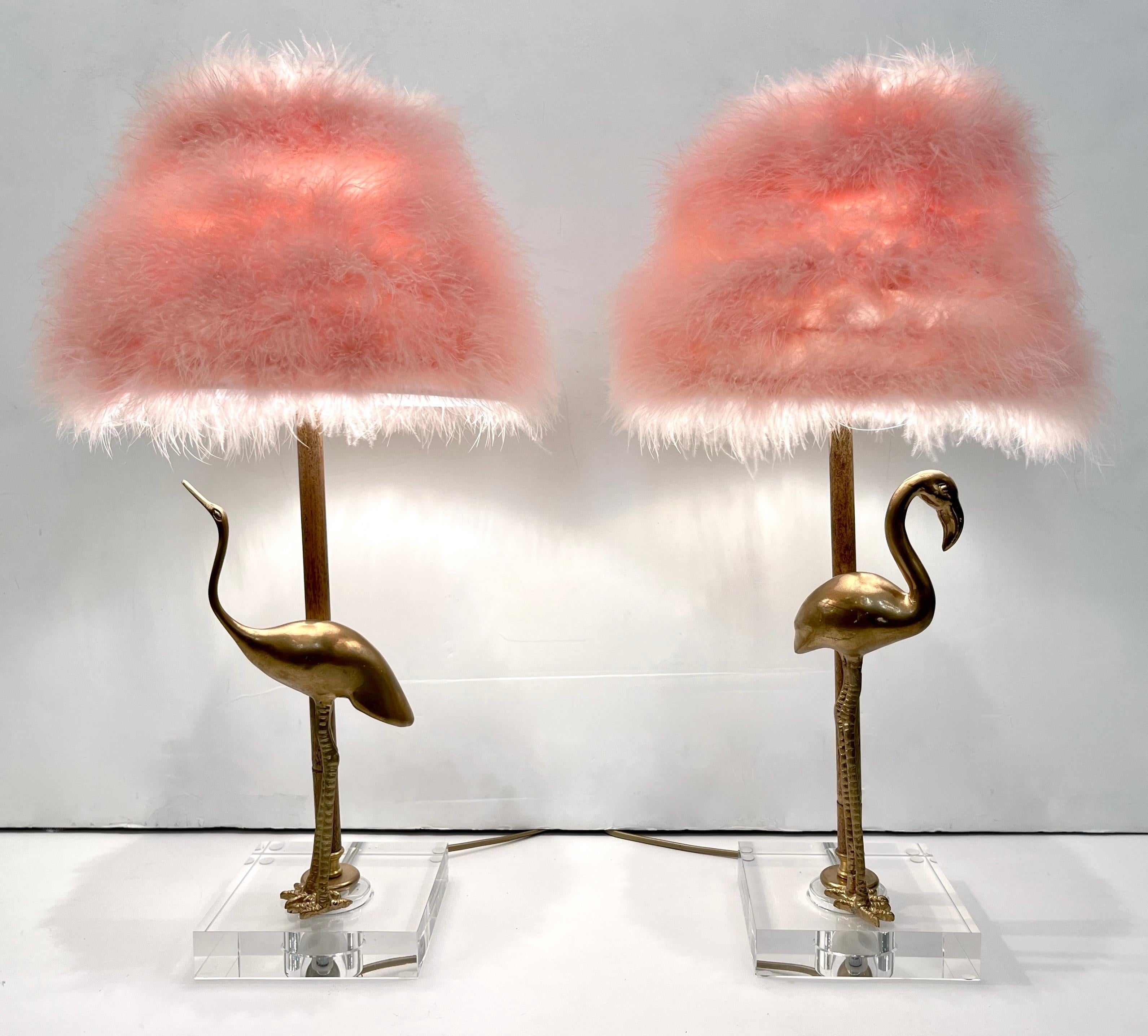 1970s Italian vintage one-of-a-kind brass lamps showing 2 different flamingo bird sculptures in brass, mounted on a lucite base and bamboo support, fitted with fun pink fur lampshades.
Dimensions of base: 5.5