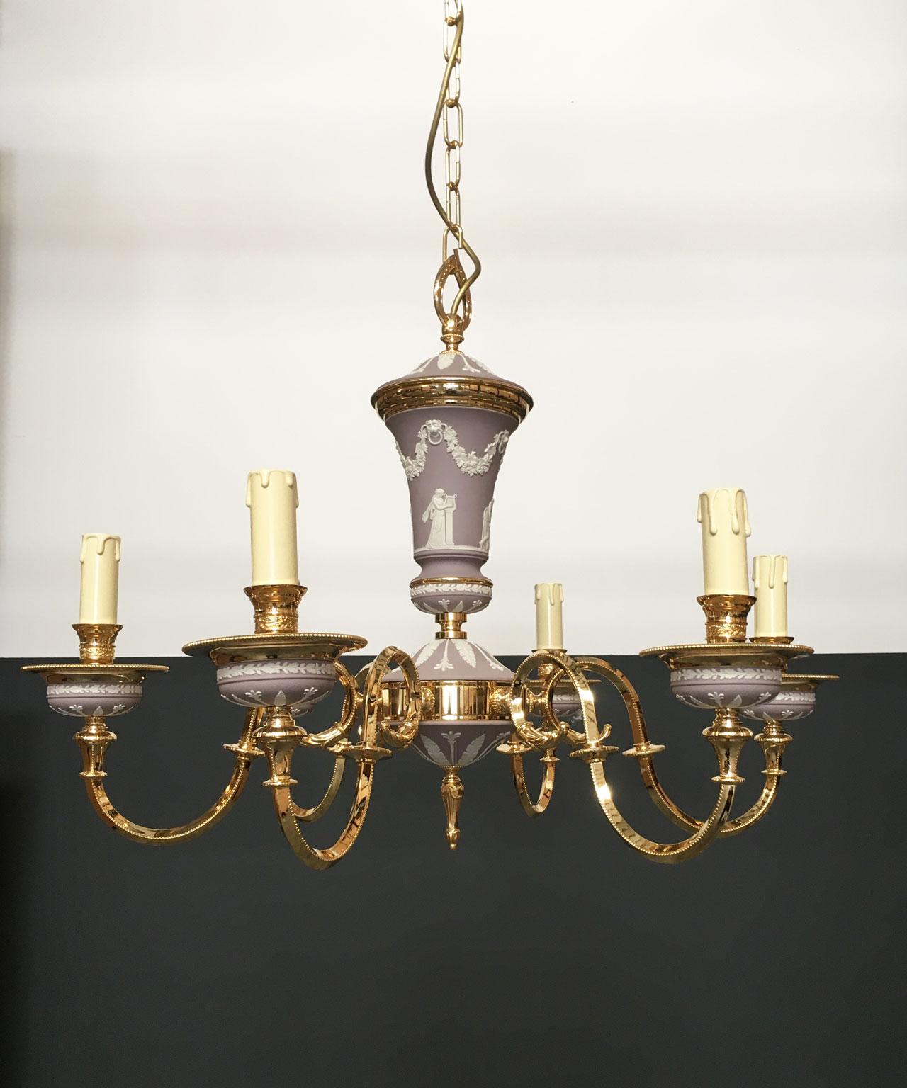 This magnificent and stunning 6  lights Chandelier, in brass and porcelain  with a refined mat lilac color, was  made by  the well known Wedgwood English serveware factory,  manufactured through the cooperation with an Italian factory during the