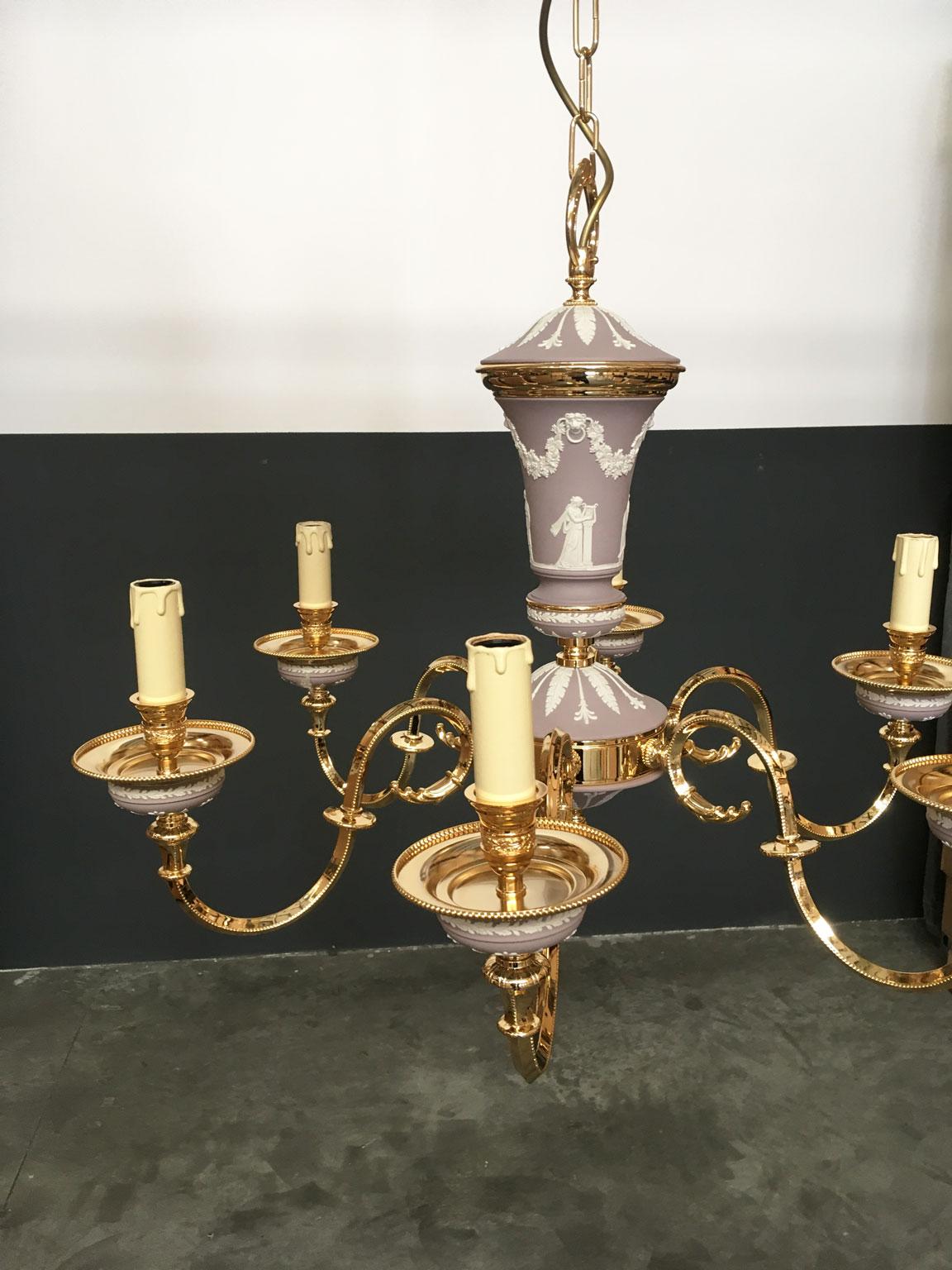 1970 Italy Lilac Brass and Porcelain Chandelier Hollywood Regency Style 6 Lights In Good Condition For Sale In Brescia, IT