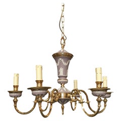 1970 Italia Lampadario in ottone lilla e porcellana stile Hollywood Regency a 6 luci