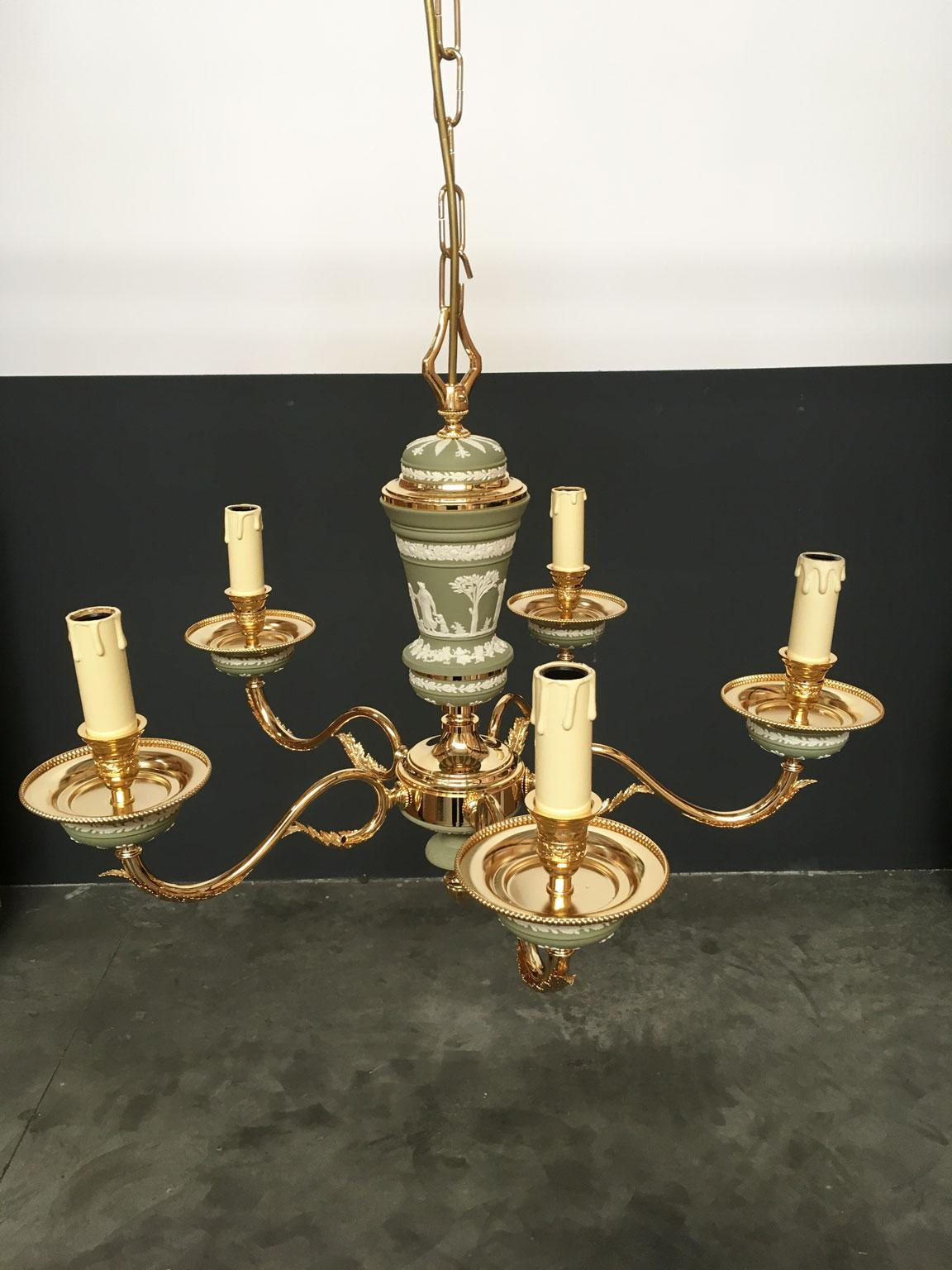 This magnificent and exquisite 5 lights Chandelier, in brass and porcelain  with a refined mat light green color, was  made by  the well known Wedgwood English pottery factory,  manufactured through the cooperation with an Italian factory during the