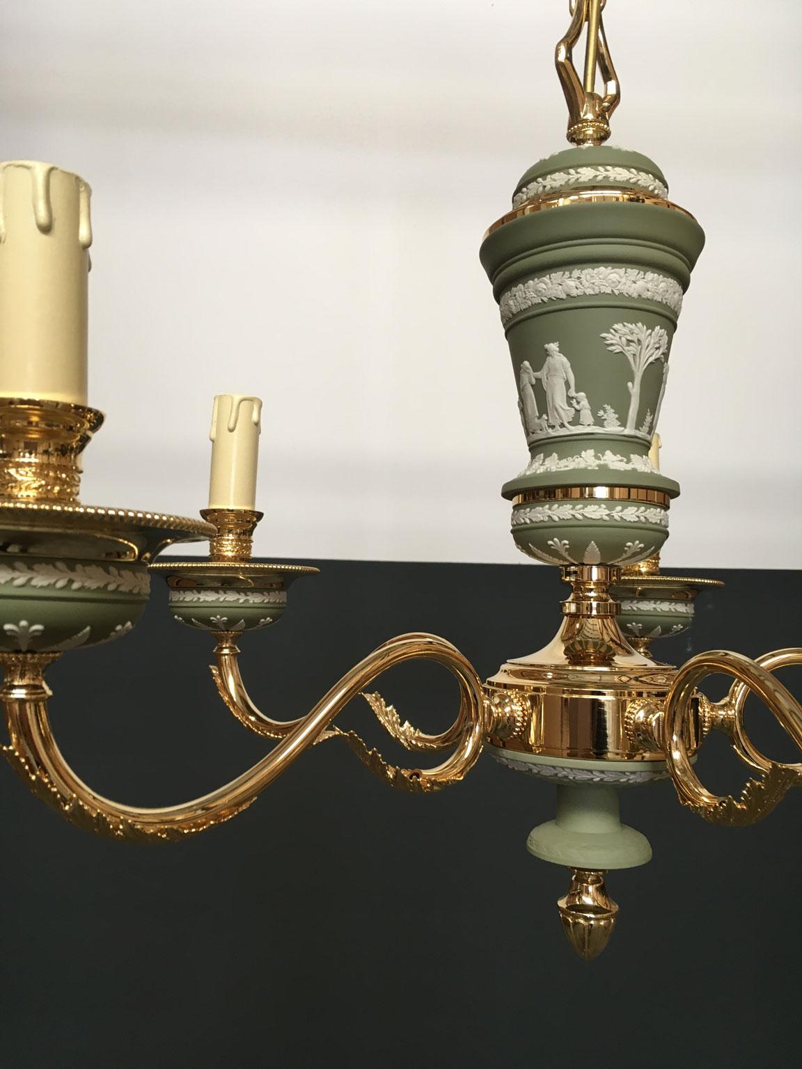 Late 20th Century Italy 1970 Hollywood Regency Style Green Porcelain and Brass Chandelier 5 lights For Sale