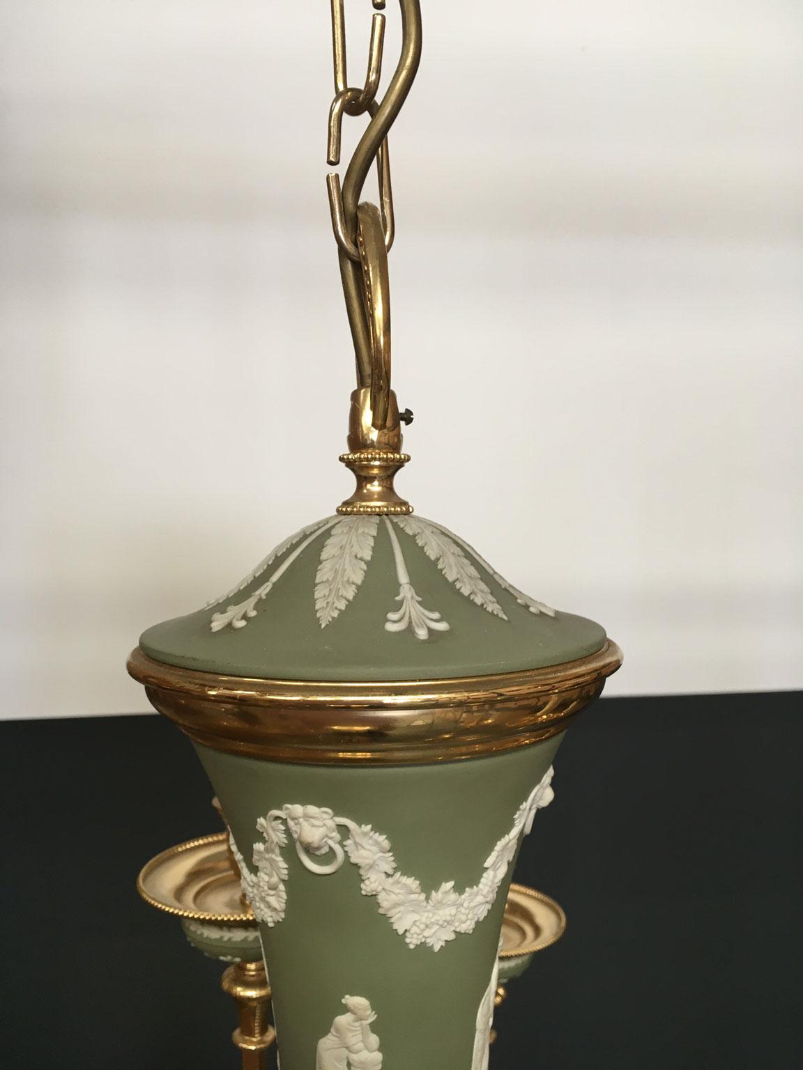 1970 Italy Hollywood Regency Style Green Porcelain and Brass Chandelier 9 lights In Good Condition For Sale In Brescia, IT