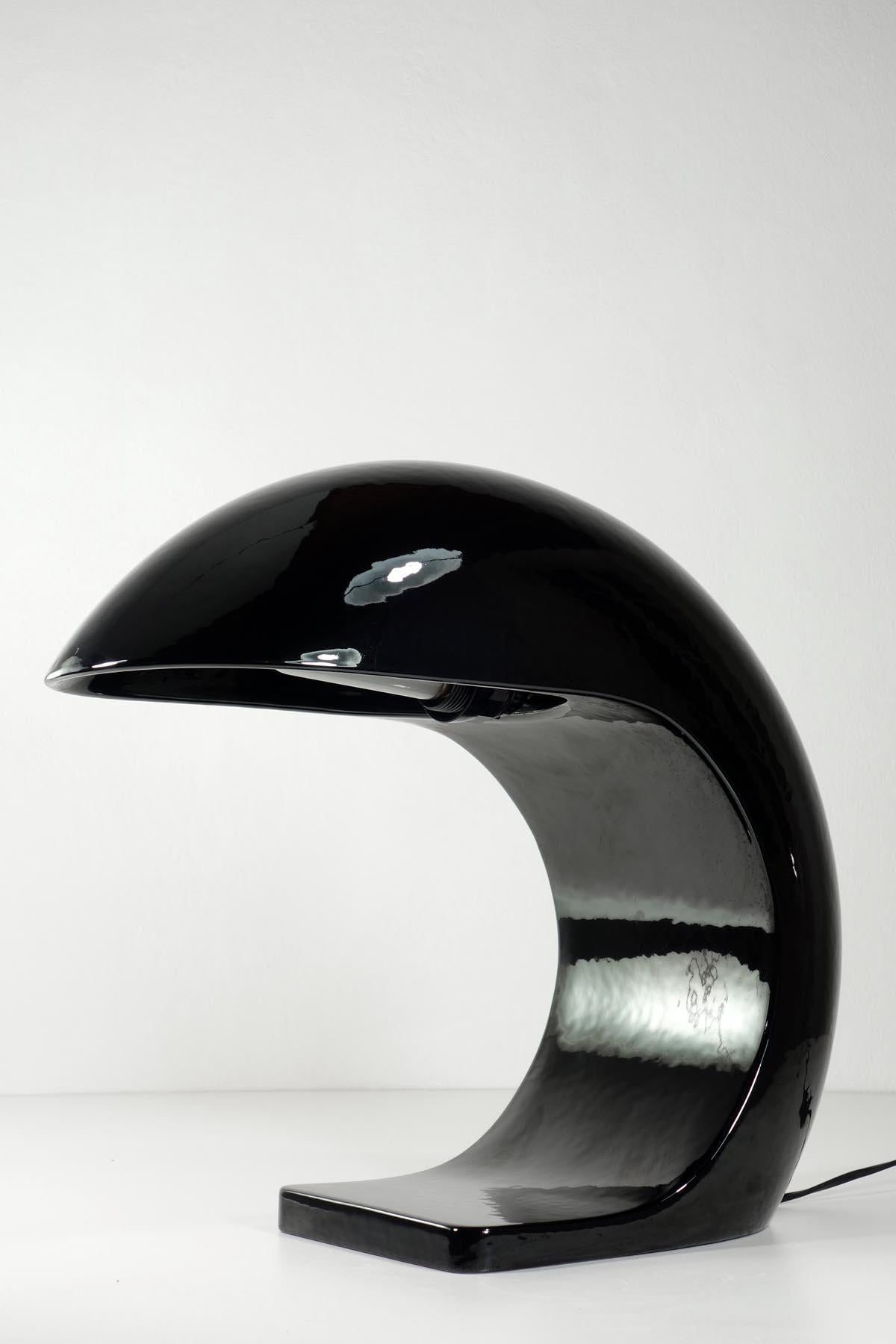 1970 Ivo Sedazzari Prisma Italienisches Design Modernistische Schwarze Keramische Tischlampe (Space Age) im Angebot