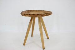 1970 Jan Kalous Tavolino in faggio e rattan di Uluv, Cecoslovacchia