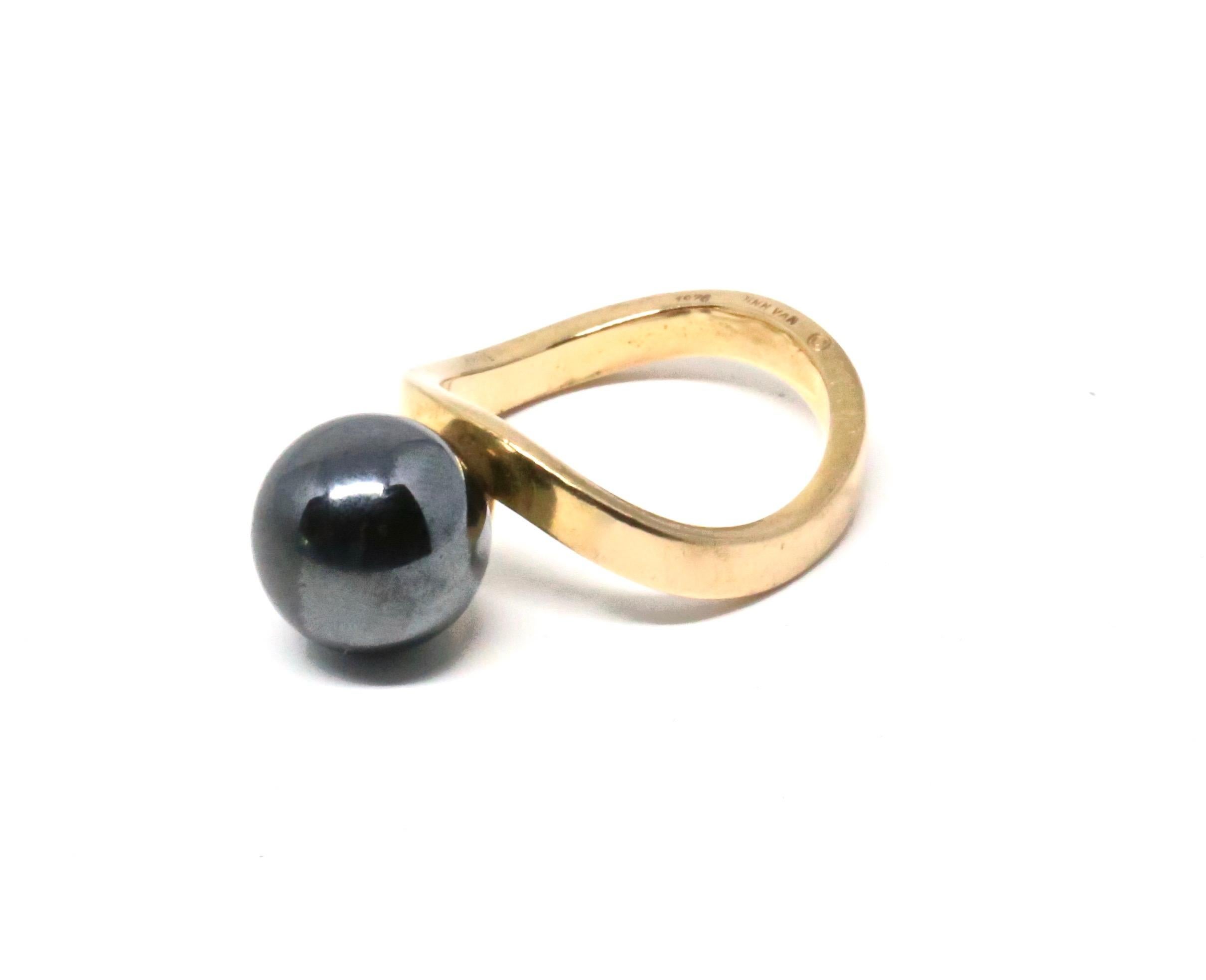 18k yellow gold ring with unique shank and hematite sphere designed by Jean Dinh Van dating to 1970. Ring best fits a US ring size 6. Signed, dated and hallmarked. Made in France. Good condition.