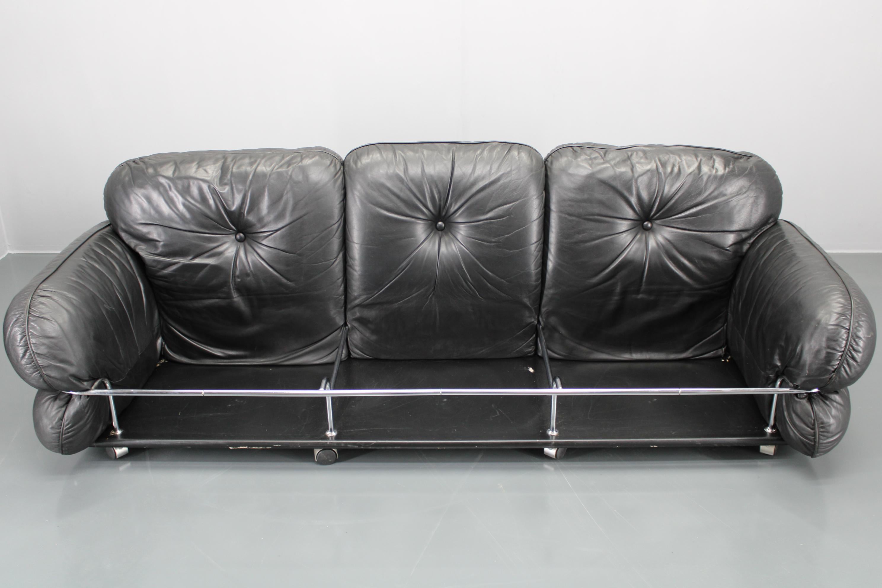 1970 Kurt Hvitsjö Seltenes Hannibal Schwarzes 3-Sitzer Sofa für Isku, Finnland im Angebot 11