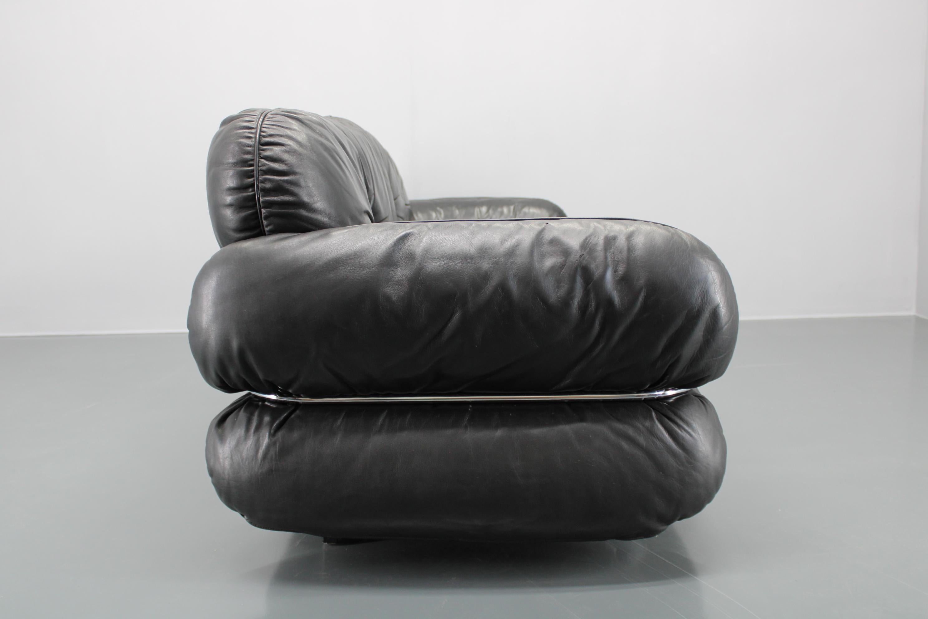 1970 Kurt Hvitsjö Seltenes Hannibal Schwarzes 3-Sitzer Sofa für Isku, Finnland (Moderne der Mitte des Jahrhunderts) im Angebot