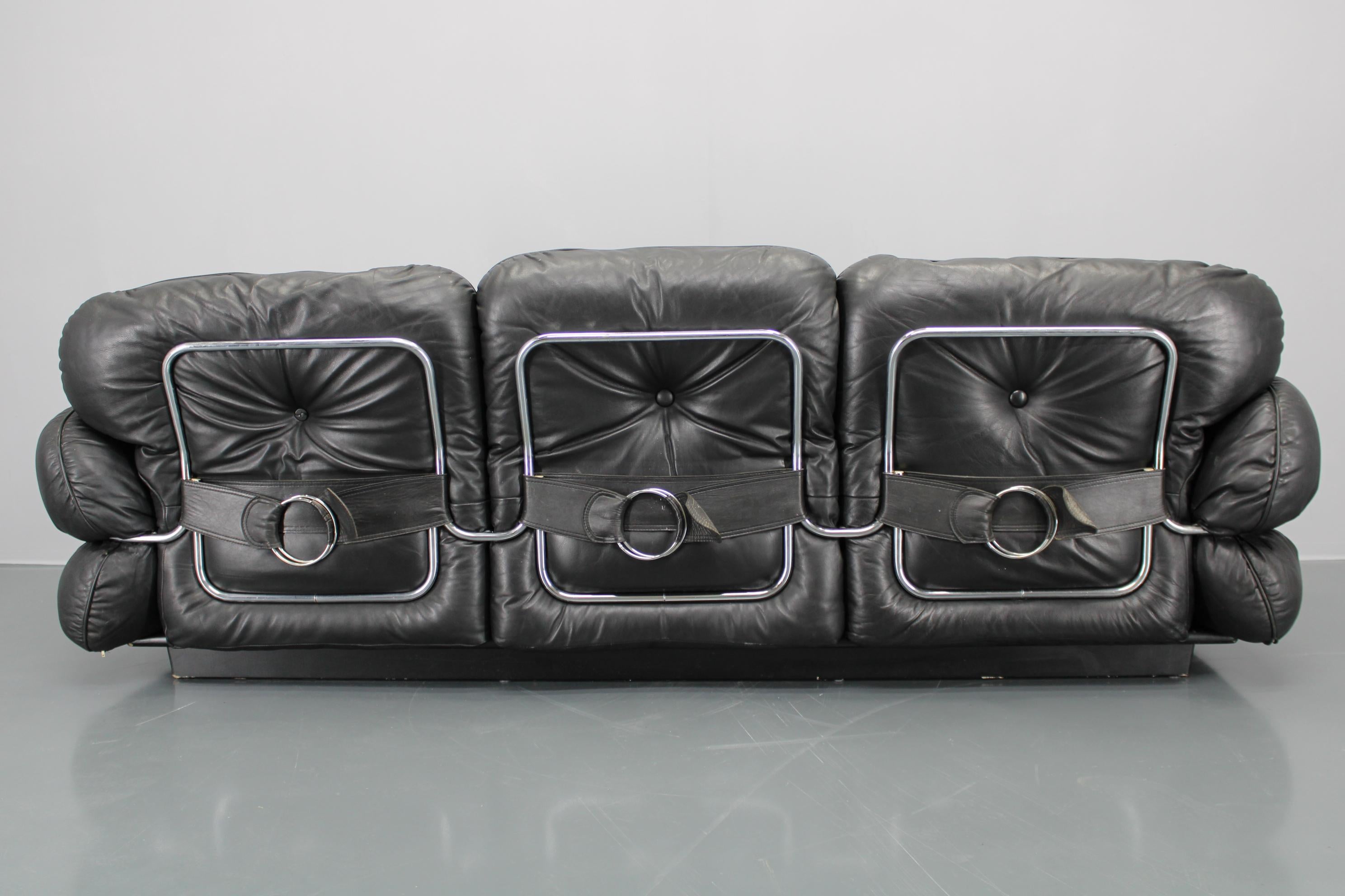 1970 Kurt Hvitsjö Seltenes Hannibal Schwarzes 3-Sitzer Sofa für Isku, Finnland (Finnisch) im Angebot