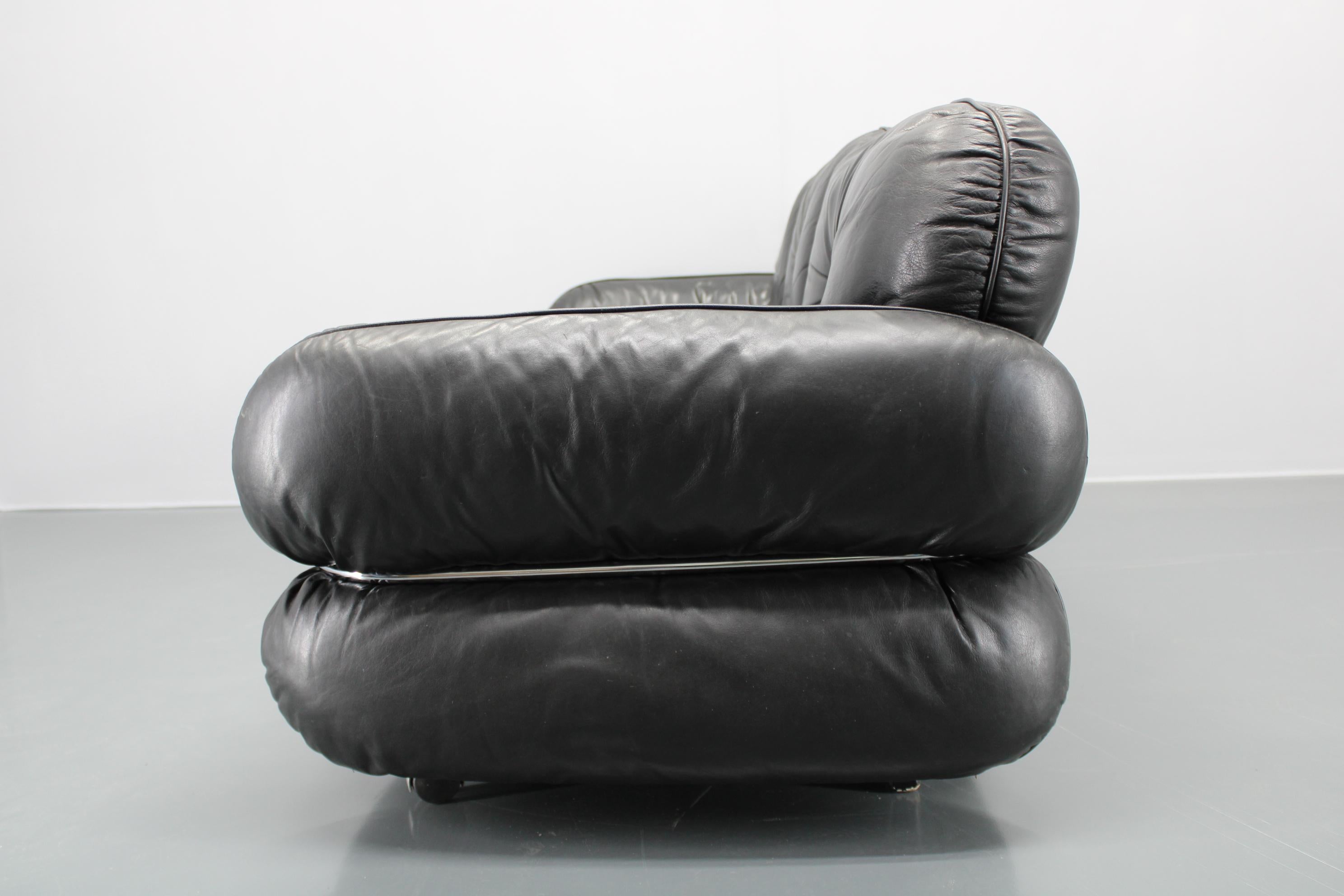 1970 Kurt Hvitsjö Seltenes Hannibal Schwarzes 3-Sitzer Sofa für Isku, Finnland im Zustand „Gut“ im Angebot in Praha, CZ