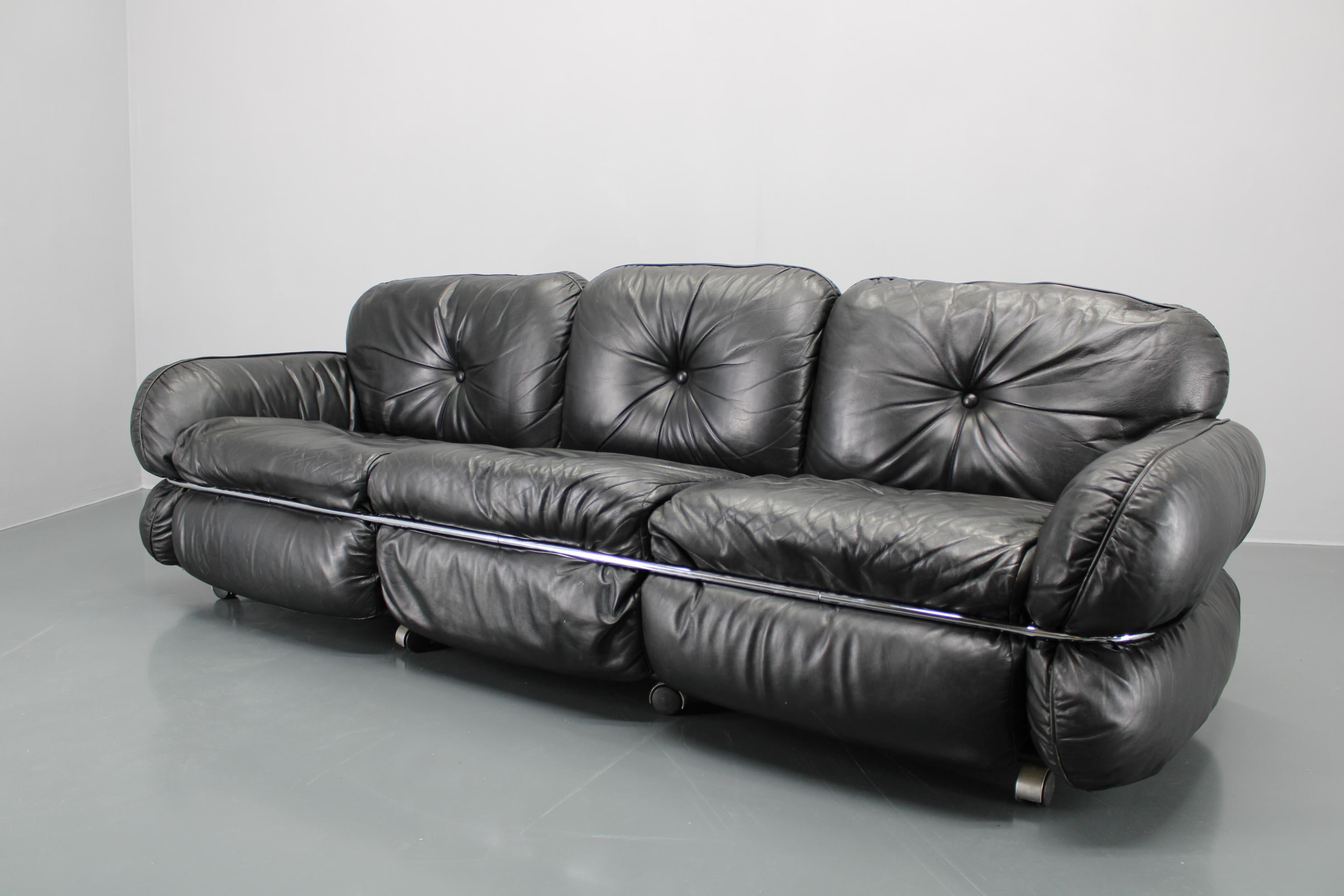 1970 Kurt Hvitsjö Seltenes Hannibal Schwarzes 3-Sitzer Sofa für Isku, Finnland (20. Jahrhundert) im Angebot