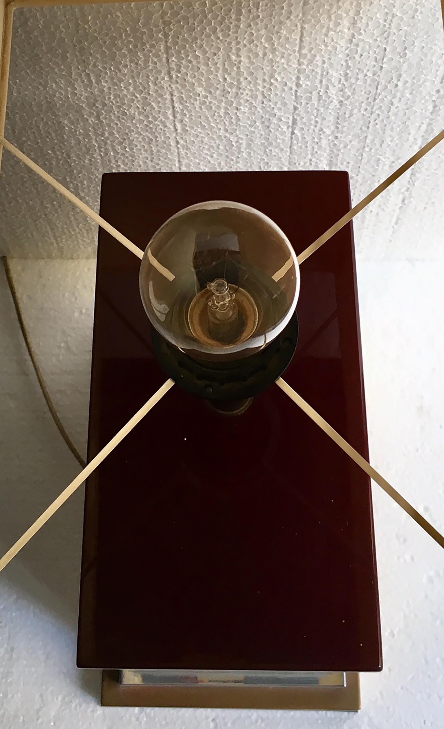 Français Lampe de table laquée de 1970 par J.C. Mahey en vente