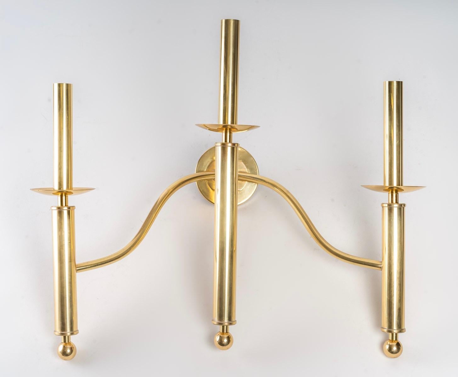 Elegant pair of wall lights, composed of 3 arms formed by 3 long tubes of tapered round section underlined by small cups placed high on the upper part and decorated with small balls
at the bottom of the three arms.

The three electrified arms are