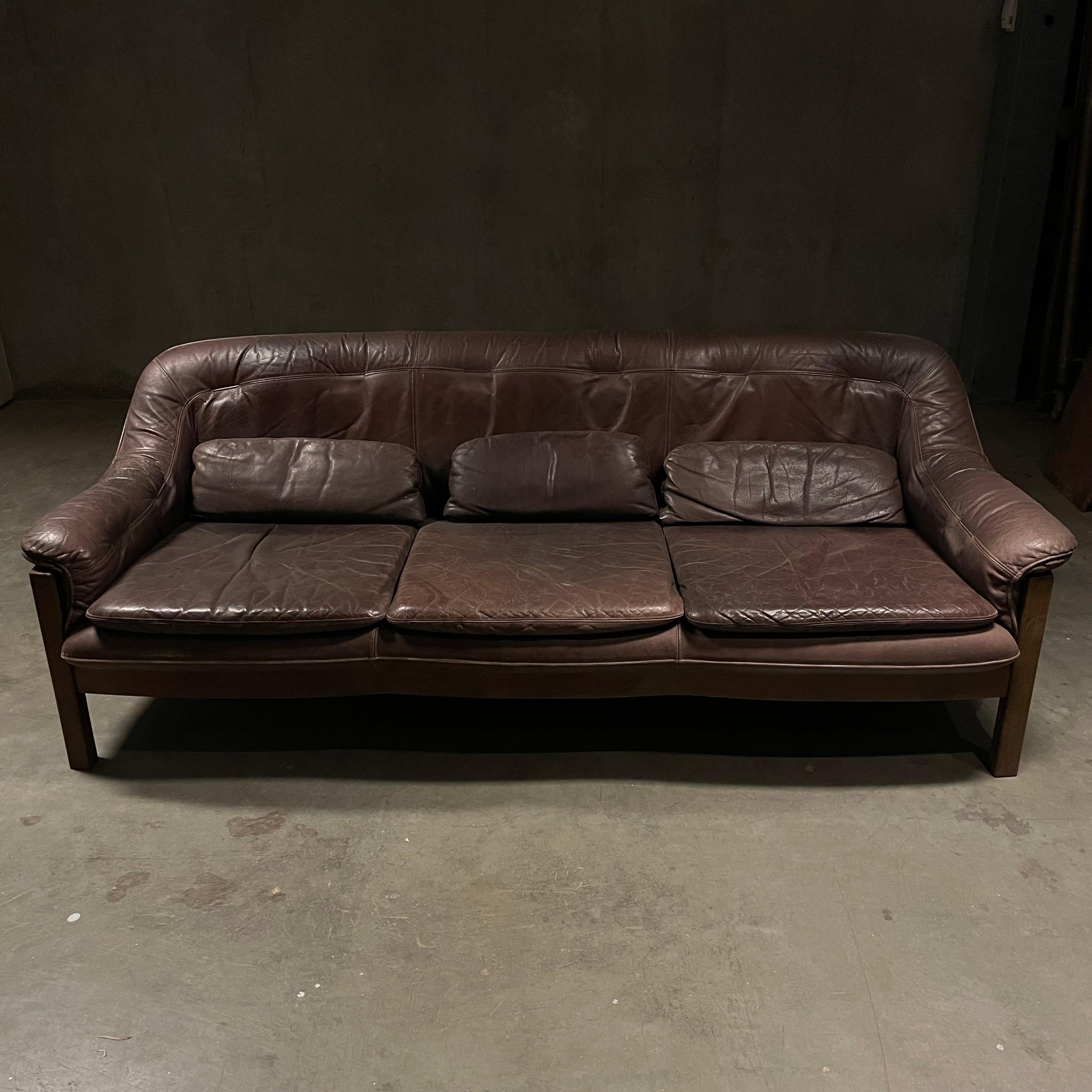 Post-Modern 1970 leather german sofa by Hain & Thome For Sale